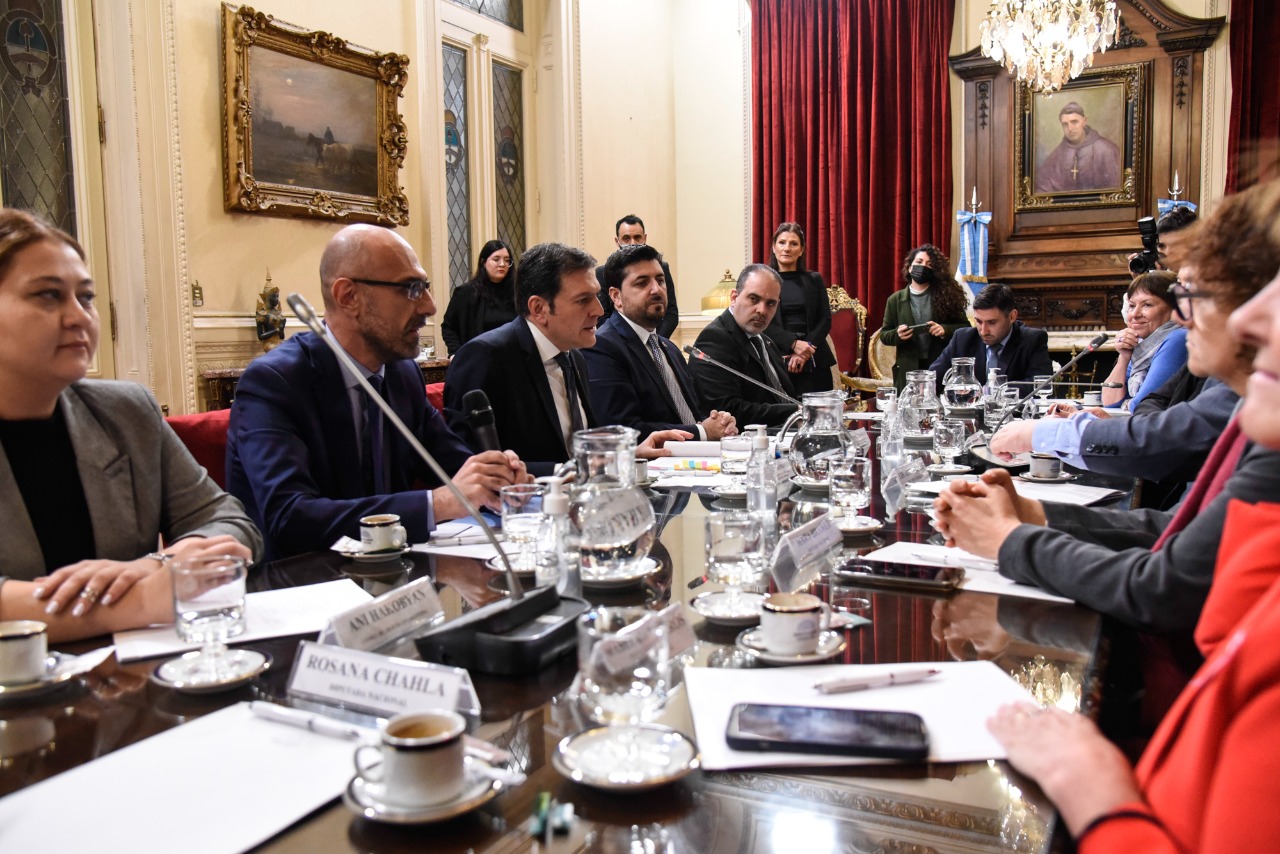 El viceministro de Asuntos Exteriores de Armenia visitó la HCDN para fortalecer la cooperación interparlamentaria El viceministro de Asuntos Exteriores de Armenia visitó la HCDN para fortalecer la cooperación interparlamentaria
