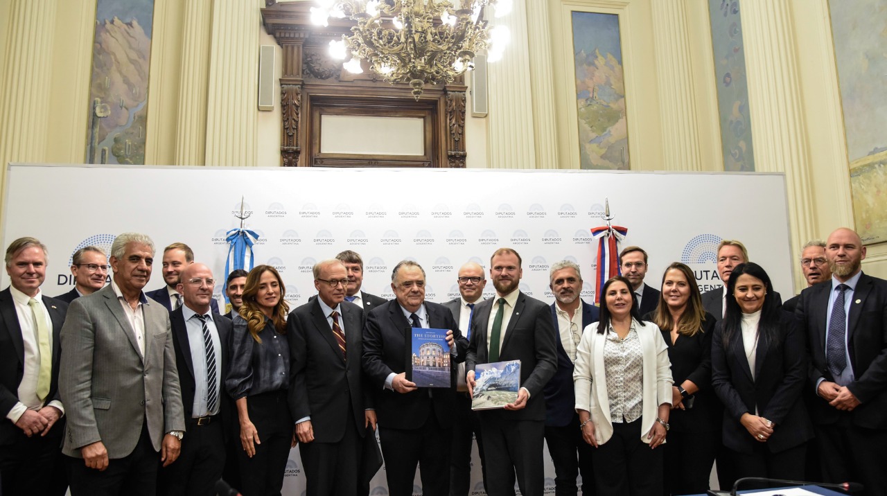 Una comitiva del Parlamento de Noruega visitó la HCDN para explorar oportunidades de inversión en Argentina Una comitiva del Parlamento de Noruega visitó la HCDN para explorar oportunidades de inversión en Argentina