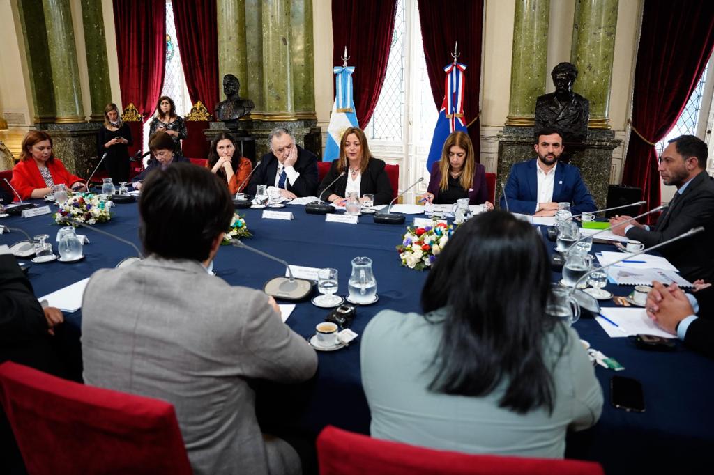 Con foco en derechos humanos, género y educación, Cecilia Moreau recibió al presidente del Parlamento de Nueva Zelanda, Adrian Rurawhe Con foco en derechos humanos, género y educación, Cecilia Moreau recibió al presidente del Parlamento de Nueva Zelanda, Adrian Rurawhe