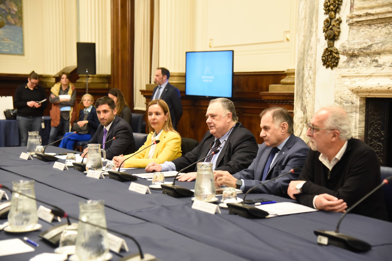 Una delegación de diputados de República Dominicana visitó la HCDN para profundizar las relaciones bilaterales Una delegación de diputados de República Dominicana visitó la HCDN para profundizar las relaciones bilaterales