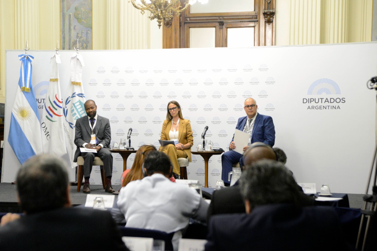 Parlamentarias y parlamentarios de la región debatieron políticas con foco en el comercio multilateral y un entorno sustentable Parlamentarias y parlamentarios de la región debatieron políticas con foco en el comercio multilateral y un entorno sustentable