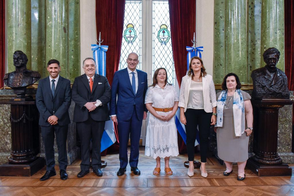 Moreau recibió al ministro de Asuntos Exteriores de Grecia para fortalecer la cooperación política y parlamentaria Moreau recibió al ministro de Asuntos Exteriores de Grecia para fortalecer la cooperación política y parlamentaria