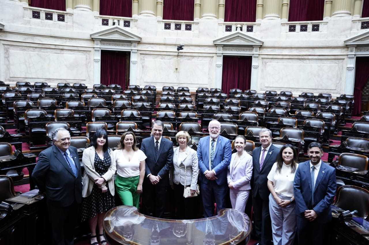 Moreau recibió a su par canadiense para avanzar en agenda bilateral de género, modernización y ambiente Moreau recibió a su par canadiense para avanzar en agenda bilateral de género, modernización y ambiente