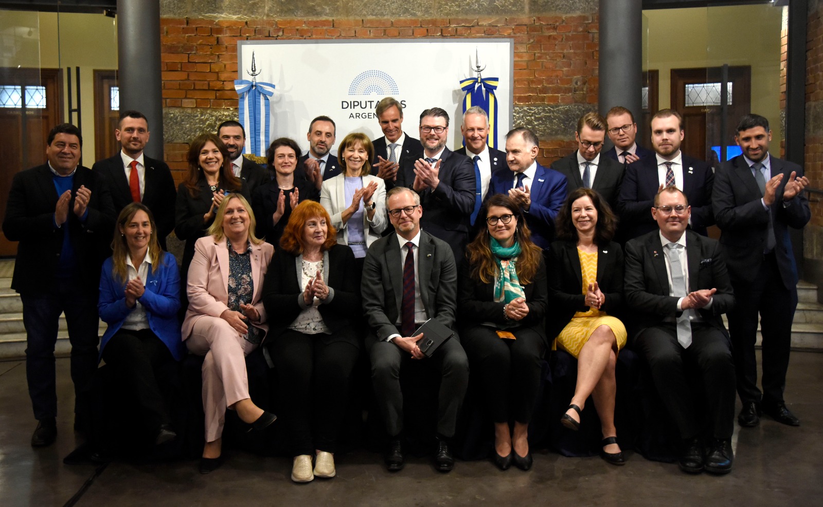 Comisión del Parlamento sueco visitó la HCDN para fortalecer la relación bilateral e intercambiar experiencias Comisión del Parlamento sueco visitó la HCDN para fortalecer la relación bilateral e intercambiar experiencias