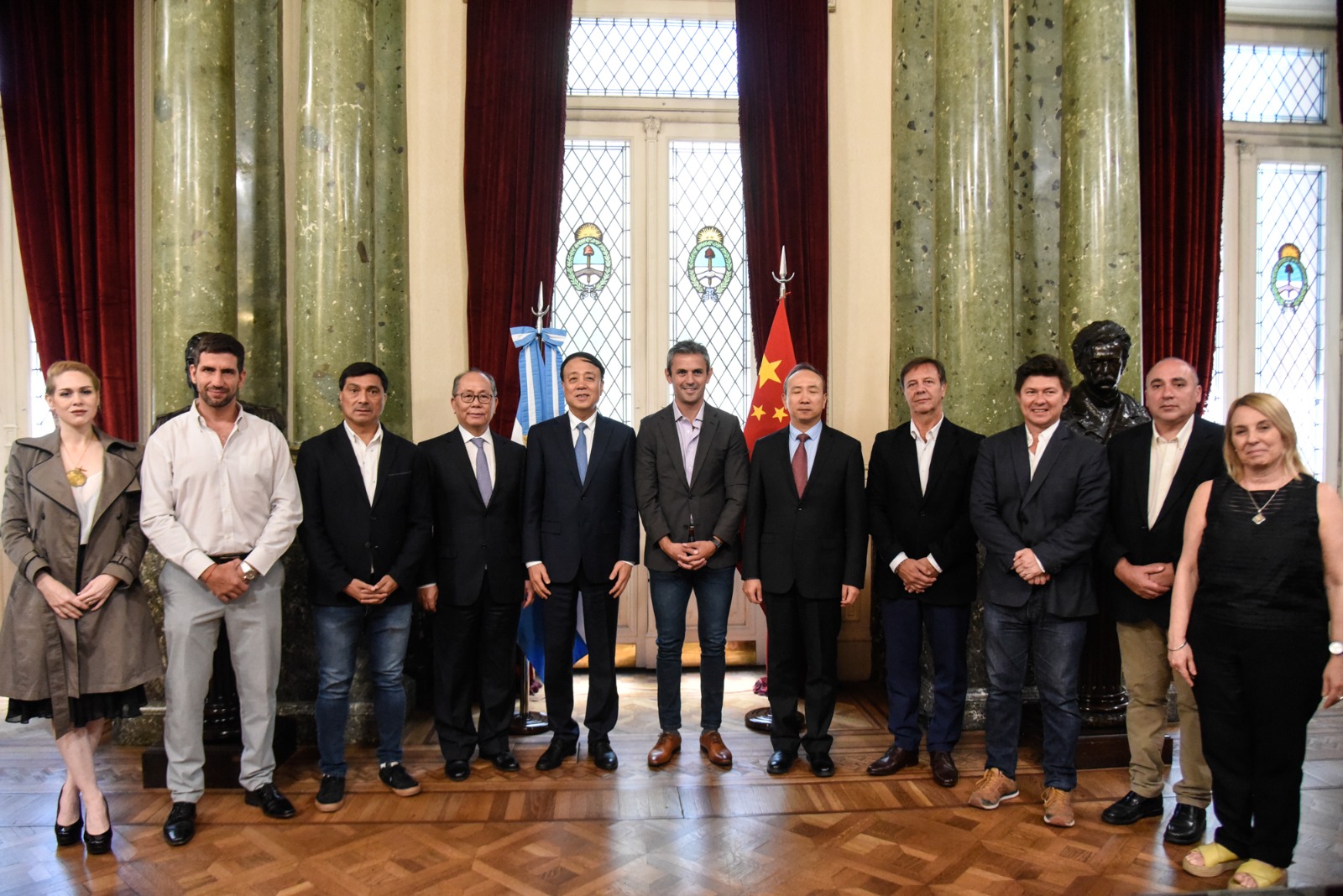 Martín Menem recibió al vicepresidente de la Asamblea Popular China Wu Weihua para afianzar los lazos diplomáticos Martín Menem recibió al vicepresidente de la Asamblea Popular China Wu Weihua para afianzar los lazos diplomáticos