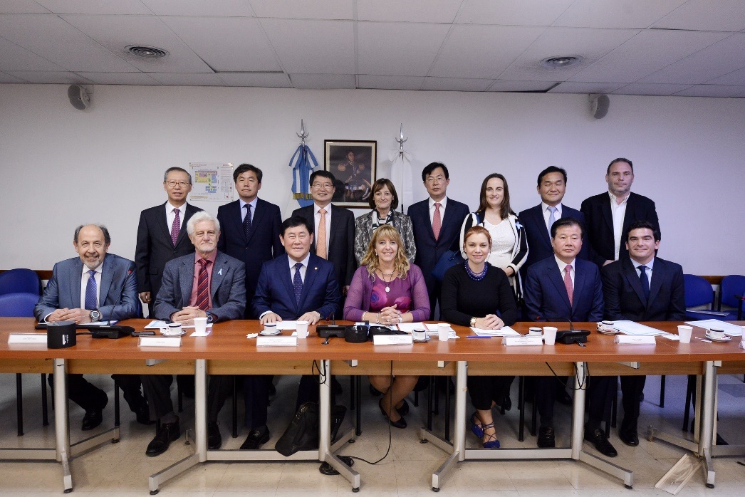 Reunión de trabajo con miembros de la Asamblea Nacional surcoreana