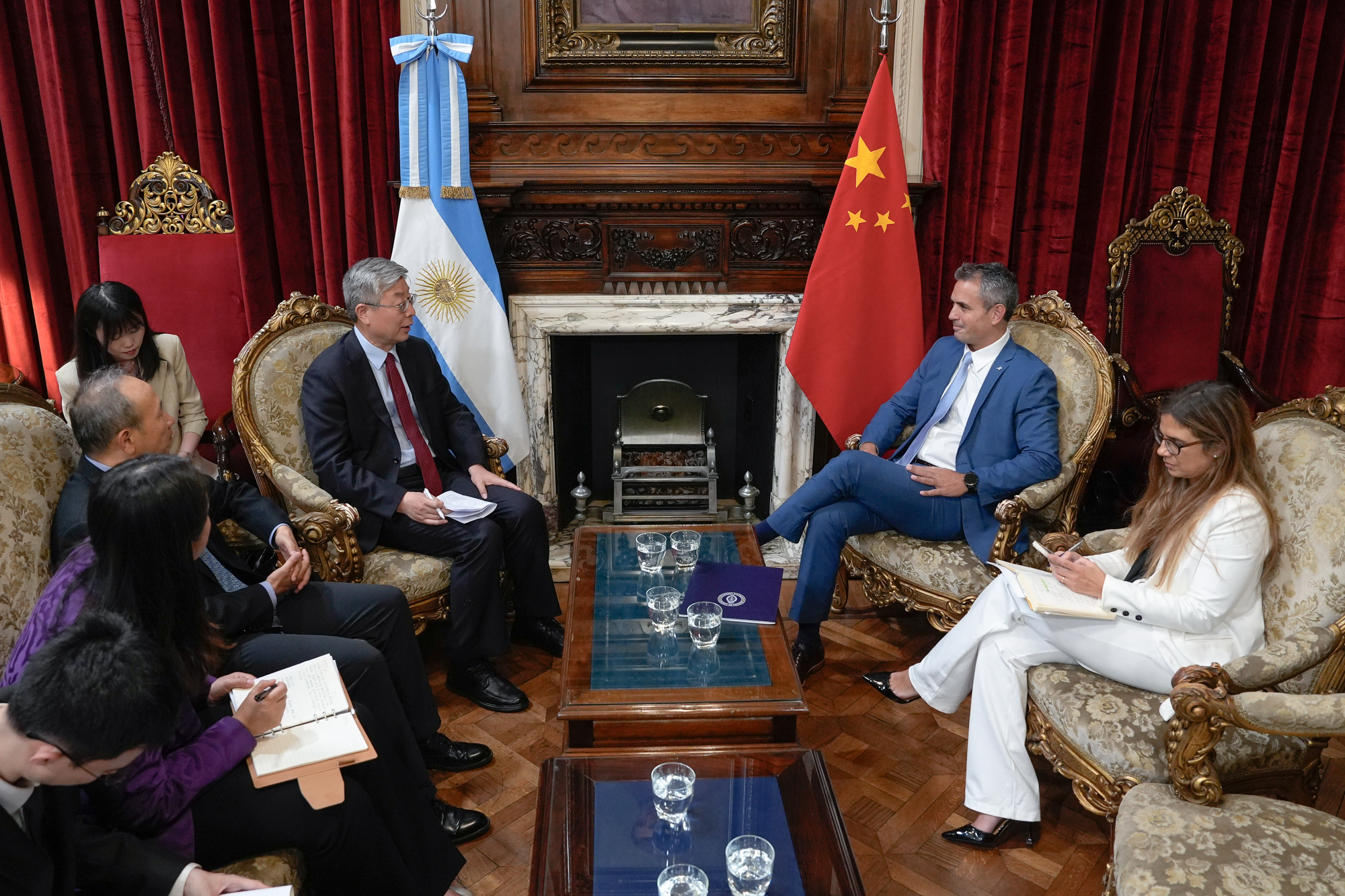 MARTÍN MENEM RECIBIÓ A UNA DELEGACIÓN DEL GOBIERNO DE LA REPÚBLICA POPULAR CHINA