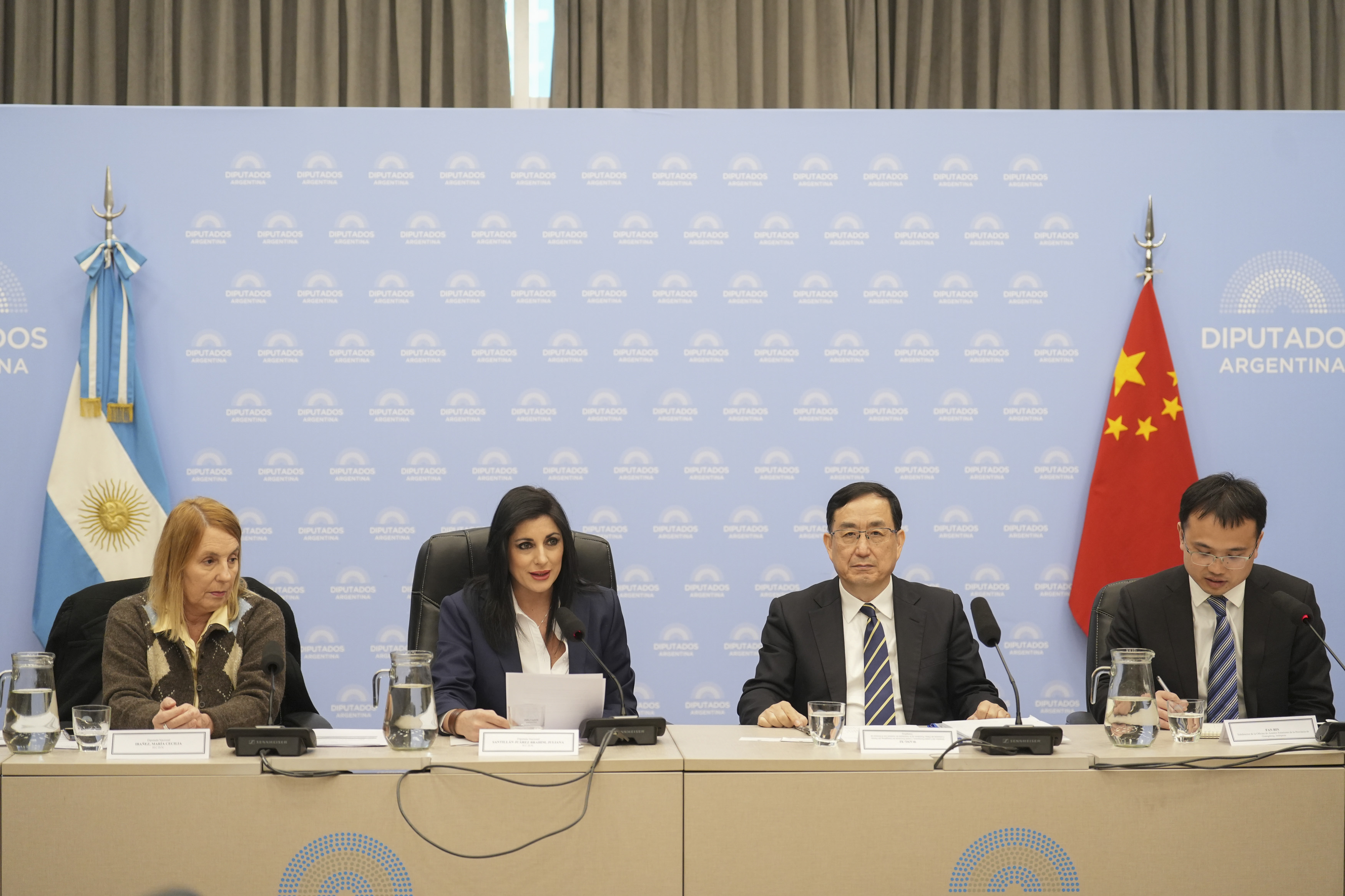 DIPUTADOS RECIBIERON A UNA DELEGACIÓN DE LA PROVINCIA CHINA DE GUANGDONG PARA FORTALECER LA COOPERACIÓN BILATERAL