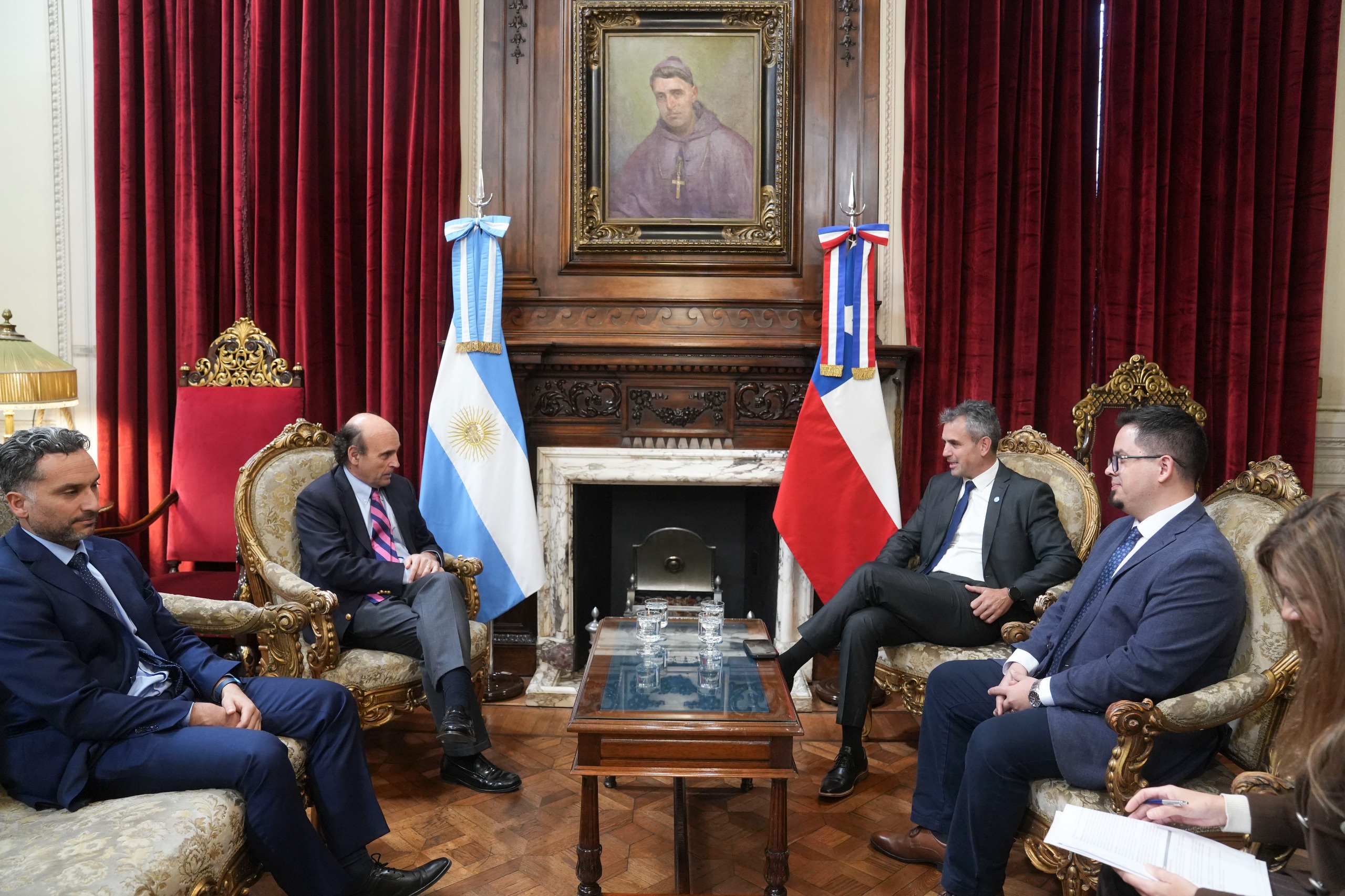 MARTÍN MENEM RECIBIÓ AL EMBAJADOR DE CHILE PARA FORTALECER LA AGENDA BILATERAL