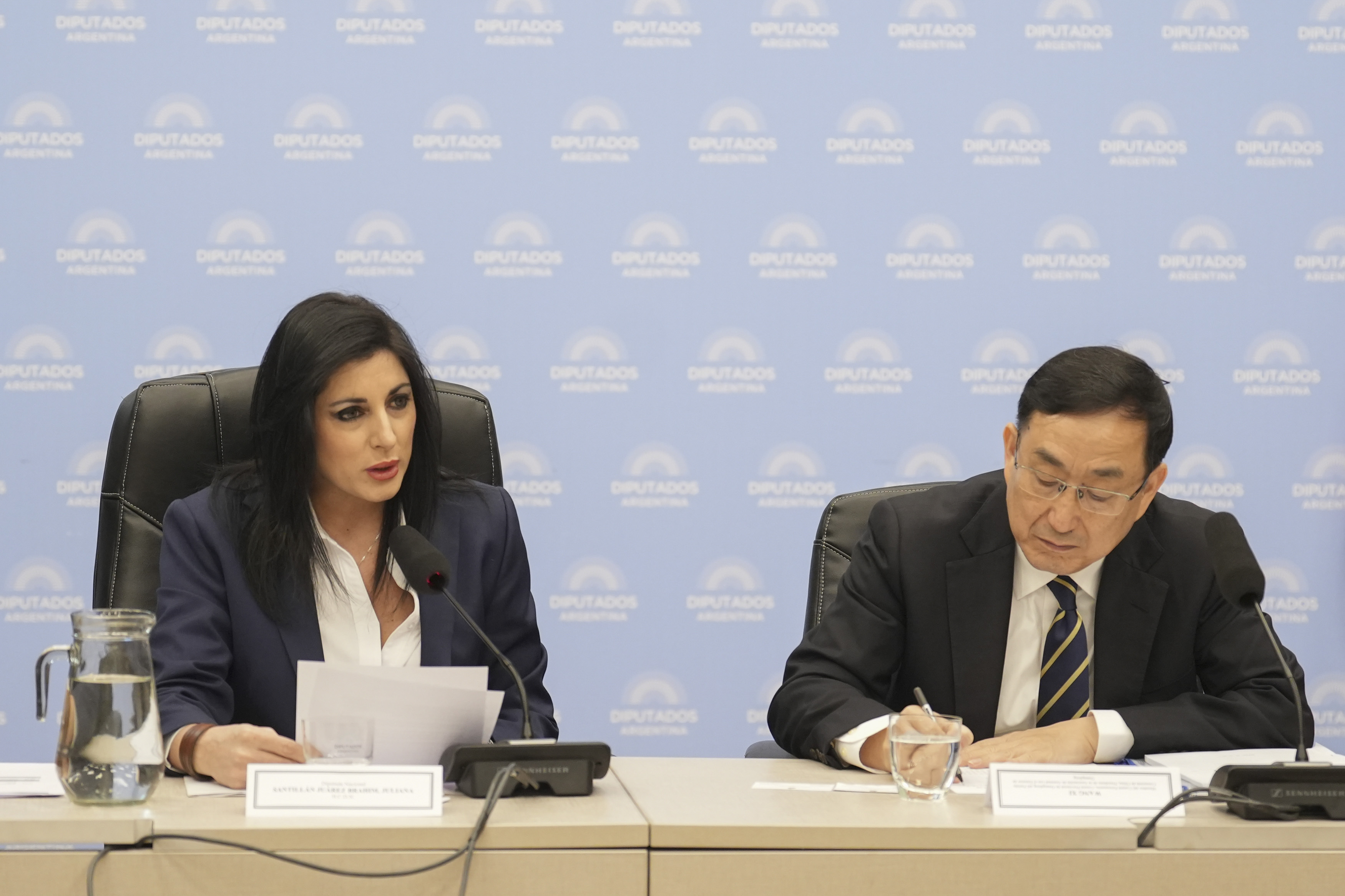 DIPUTADOS RECIBIERON A UNA DELEGACIÓN DE LA PROVINCIA CHINA DE GUANGDONG PARA FORTALECER LA COOPERACIÓN BILATERAL