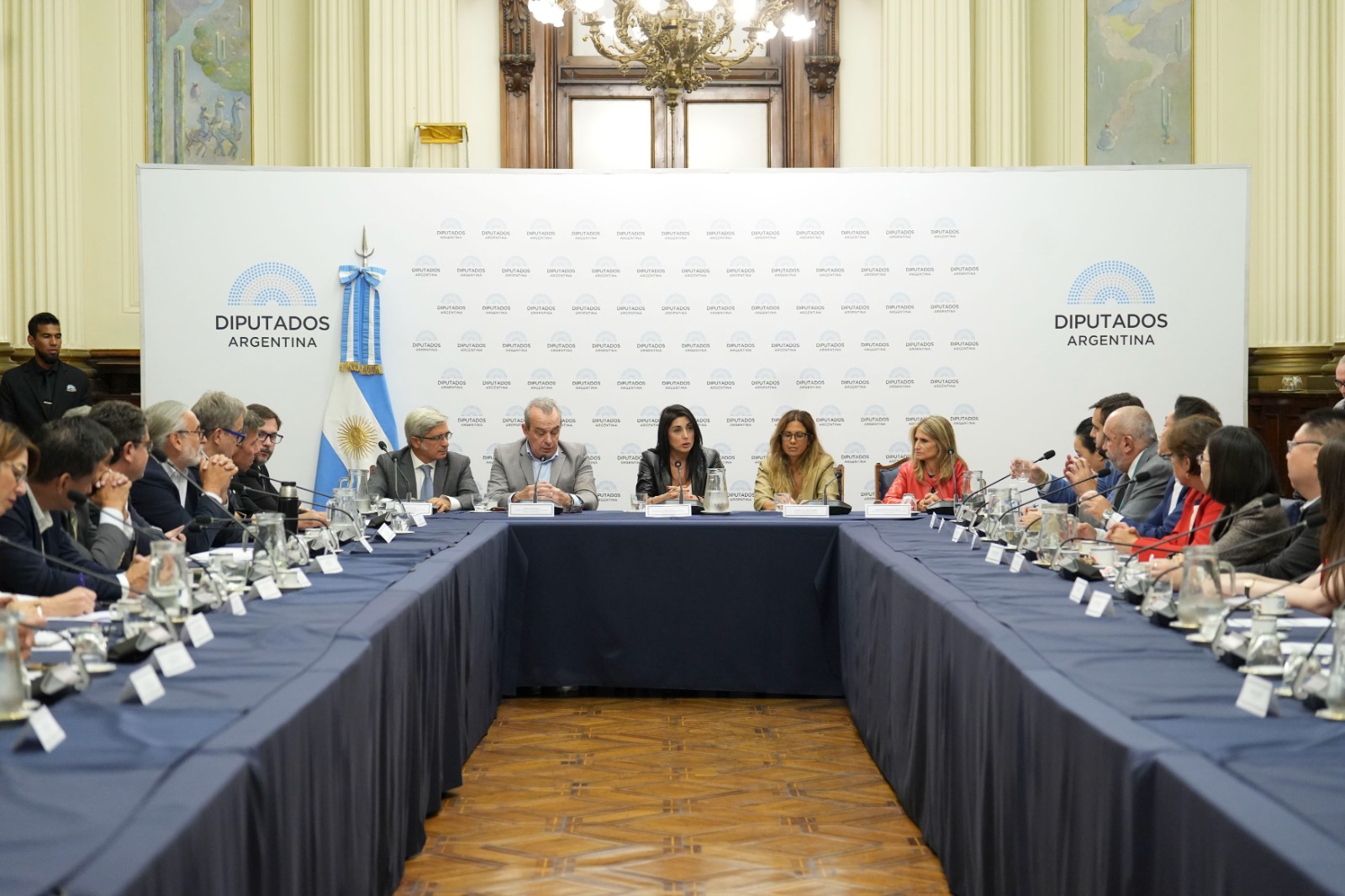 ENCUENTRO ENTRE EL GPA DE CHINA Y LA CÁMARA DE COMERCIO ARGENTINA-CHINA ENCUENTRO ENTRE EL GPA DE CHINA Y LA CÁMARA DE COMERCIO ARGENTINA-CHINA