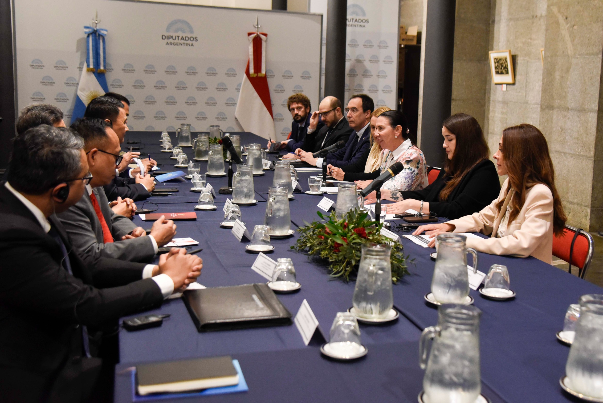 DIPUTADOS RECIBIÓ UNA COMITIVA DE INDONESIA DIPUTADOS RECIBIÓ UNA COMITIVA DE INDONESIA