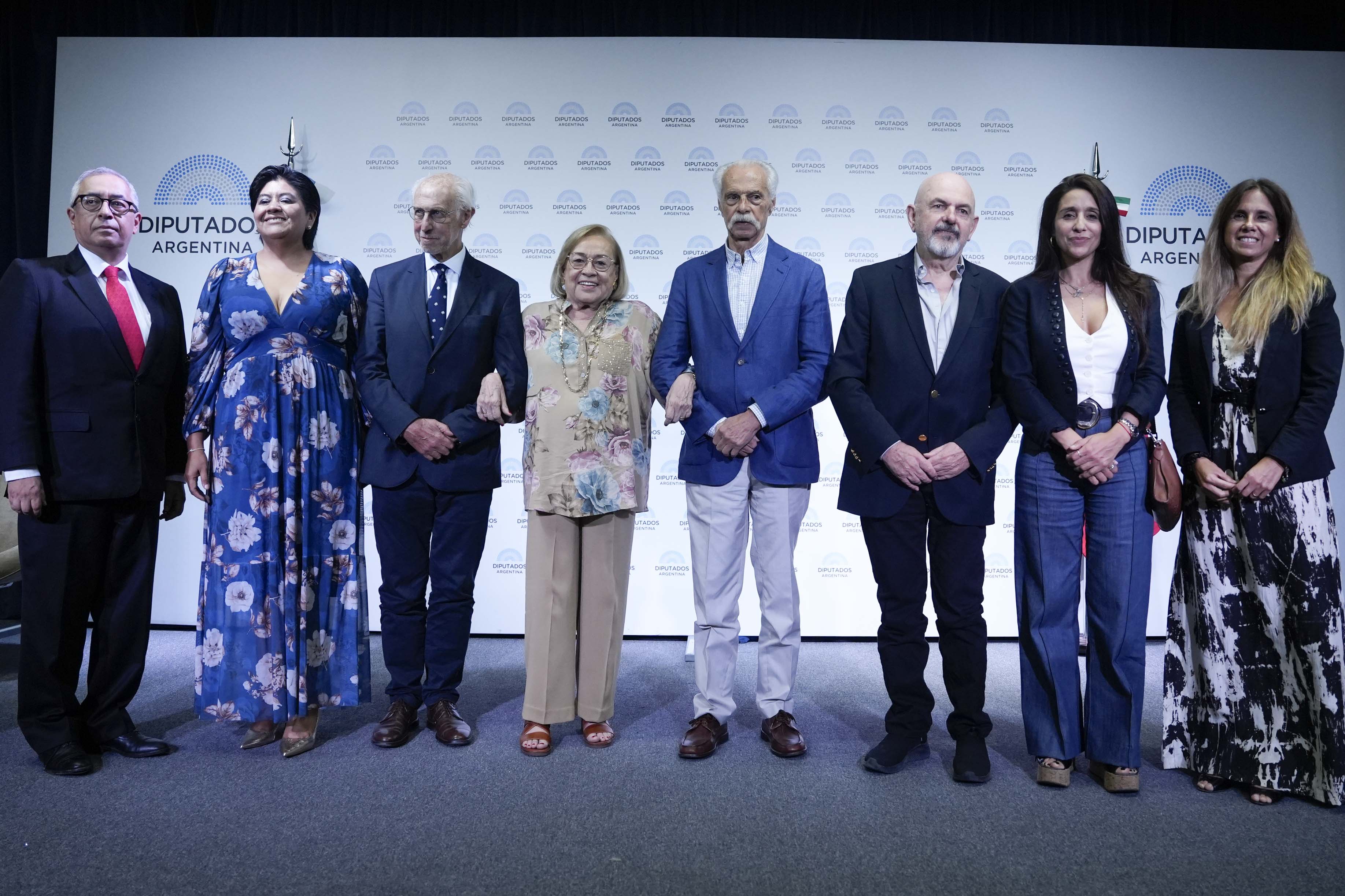 JUNTO A LA EMBAJADA DE MÉXICO, SE REALIZÓ UN HOMENAJE AL ESCRITOR OCTAVIO PAZ JUNTO A LA EMBAJADA DE MÉXICO, SE REALIZÓ UN HOMENAJE AL ESCRITOR OCTAVIO PAZ