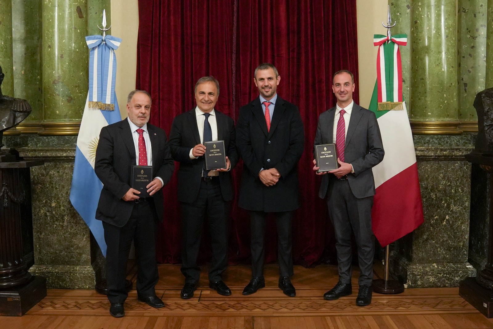 MARTÍN MENEM RECIBIÓ A UNA DELEGACIÓN PARLAMENTARIA DE ITALIA MARTÍN MENEM RECIBIÓ A UNA DELEGACIÓN PARLAMENTARIA DE ITALIA