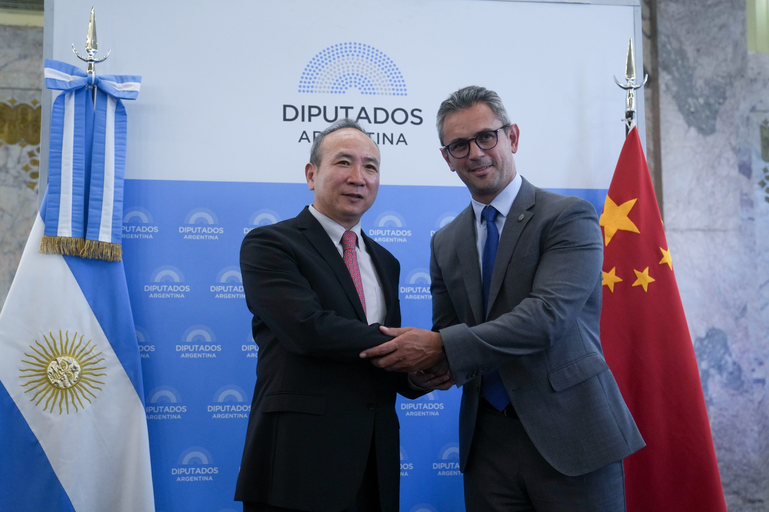 MARTIN MENEM Y WANG WEI ENCABEZARON LA CELEBRACIÓN DEL AÑO NUEVO CHINO EN EL EDIFICIO DEL MOLINO