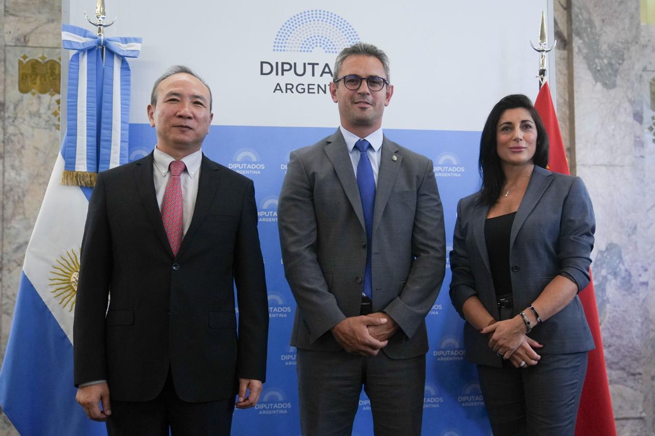 MARTIN MENEM Y WANG WEI ENCABEZARON LA CELEBRACIÓN DEL AÑO NUEVO CHINO EN EL EDIFICIO DEL MOLINO