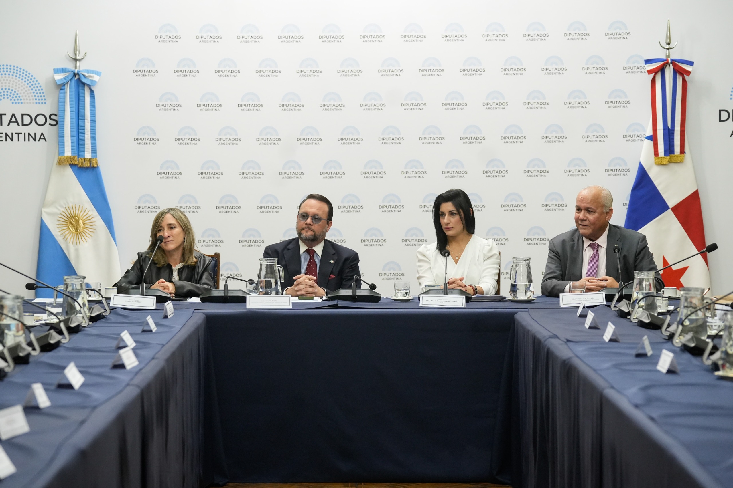 DIPUTADOS RECIBIERON AL MINISTRO DE COMERCIO E INDUSTRIAS DE PANAMÁ