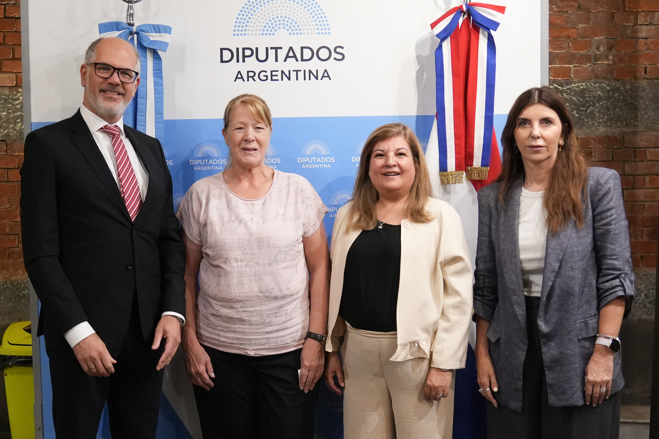 LA DIPUTADA MARGARITA STOLBIZER PRESIDIRÁ EL GPA CON EL REINO DE LOS PAISES BAJOS LA DIPUTADA MARGARITA STOLBIZER PRESIDIRÁ EL GPA CON EL REINO DE LOS PAISES BAJOS