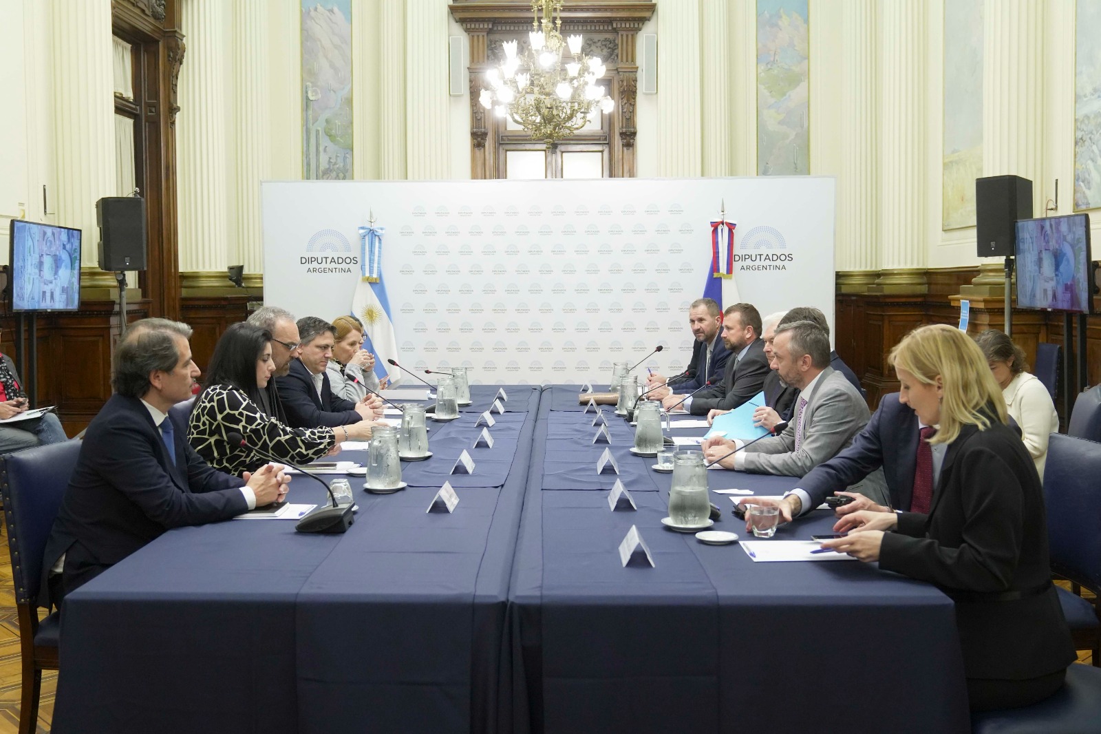 LEGISLADORES RECIBIERON AL VICEPRESIDENTE DE LA CÁMARA DE DIPUTADOS DE REPÚBLICA CHECA LEGISLADORES RECIBIERON AL VICEPRESIDENTE DE LA CÁMARA DE DIPUTADOS DE REPÚBLICA CHECA