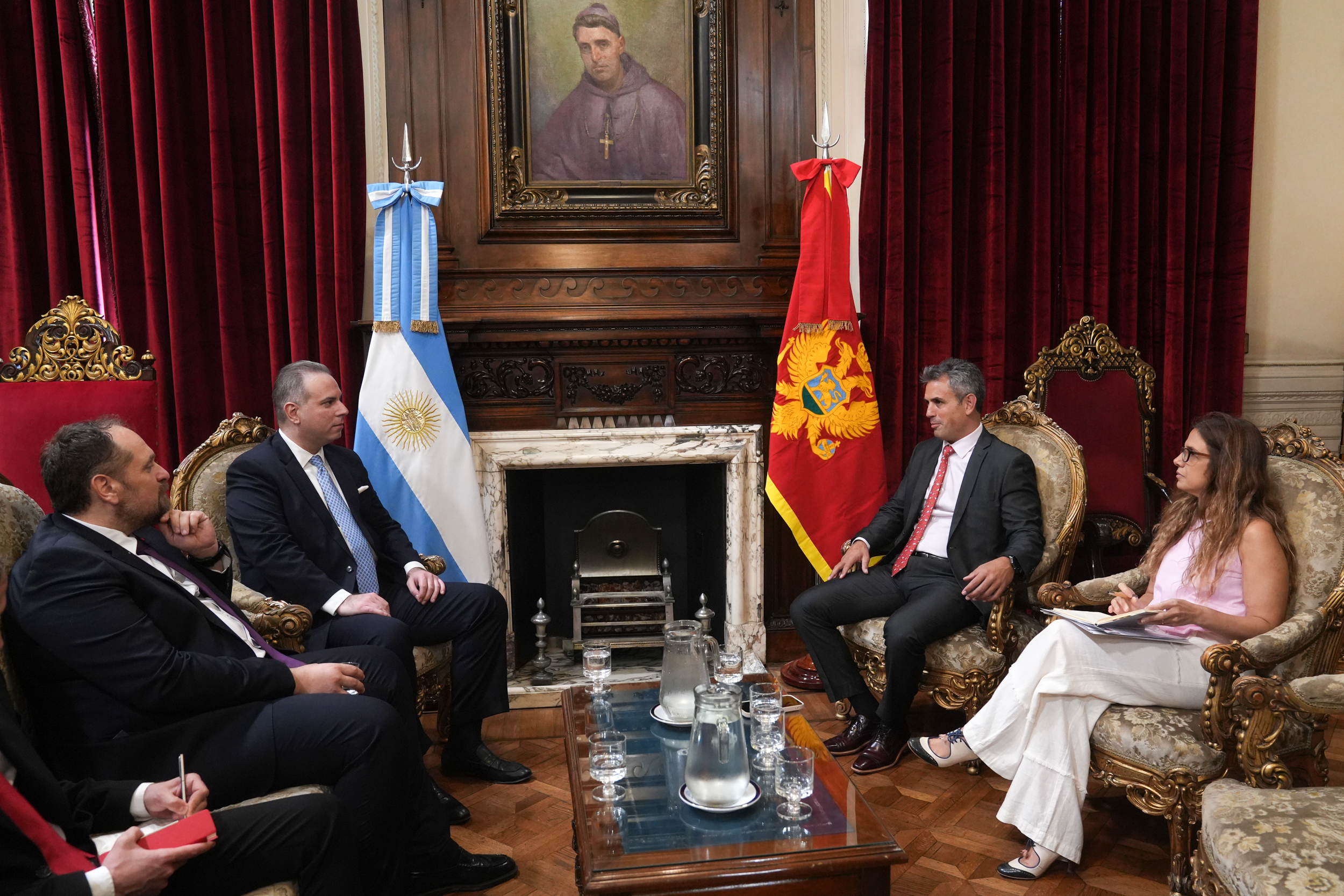 MARTÍN MENEM RECIBIÓ A UNA DELEGACIÓN DE MONTENEGRO