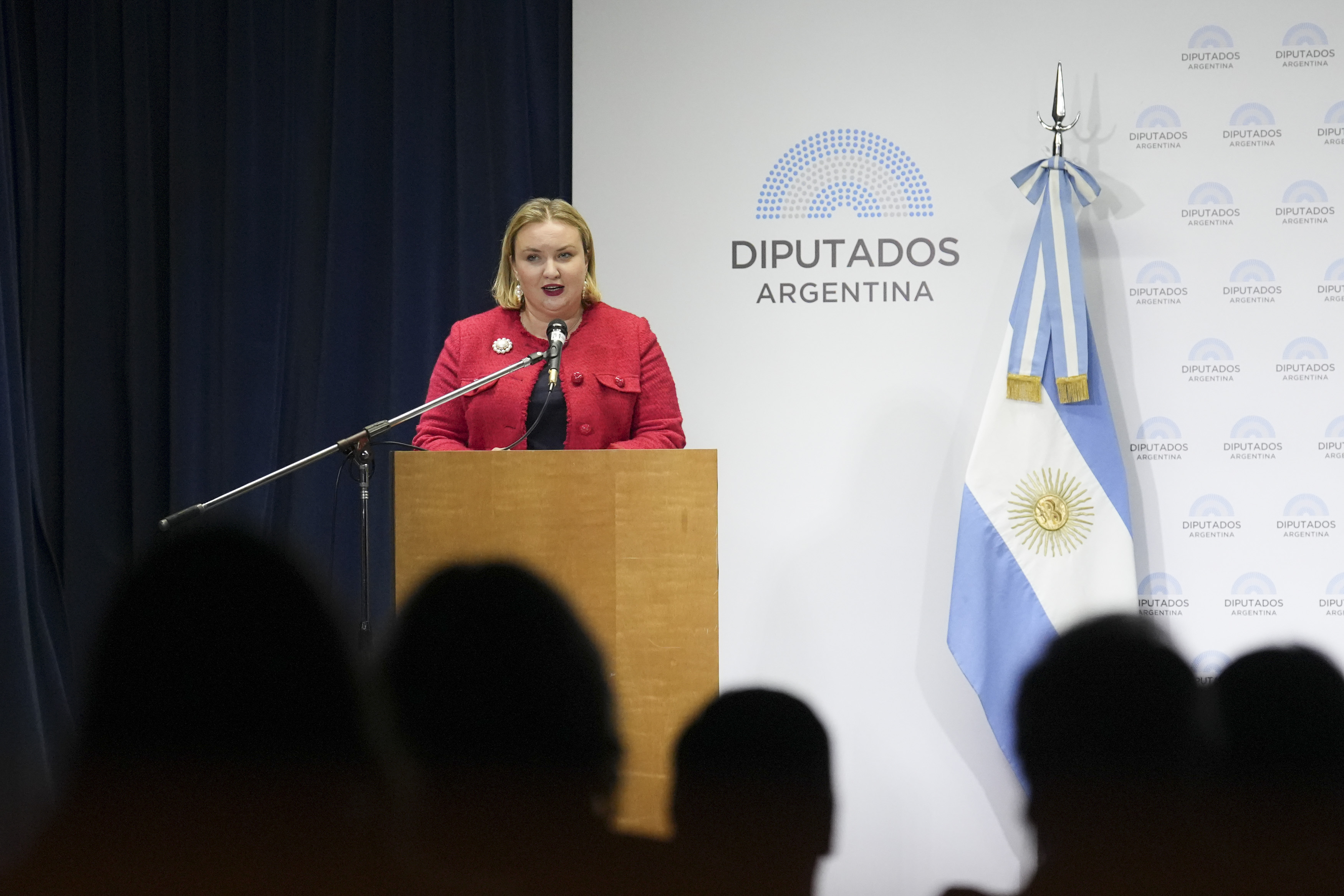 REALIZARON UN CONVERSATORIO JUNTO A LA EMBAJADA DE POLONIA EN ARGENTINA