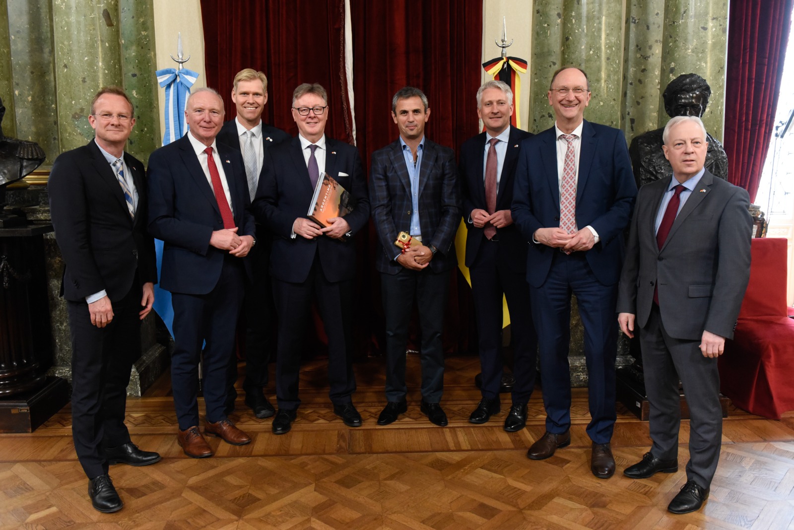 LA CÁMARA DE DIPUTADOS RECIBIÓ LA VISITA DE UNA DELEGACIÓN ALEMANA PARA AFIANZAR LOS VÍNCULOS COMERCIALES LA CÁMARA DE DIPUTADOS RECIBIÓ LA VISITA DE UNA DELEGACIÓN ALEMANA PARA AFIANZAR LOS VÍNCULOS COMERCIALES