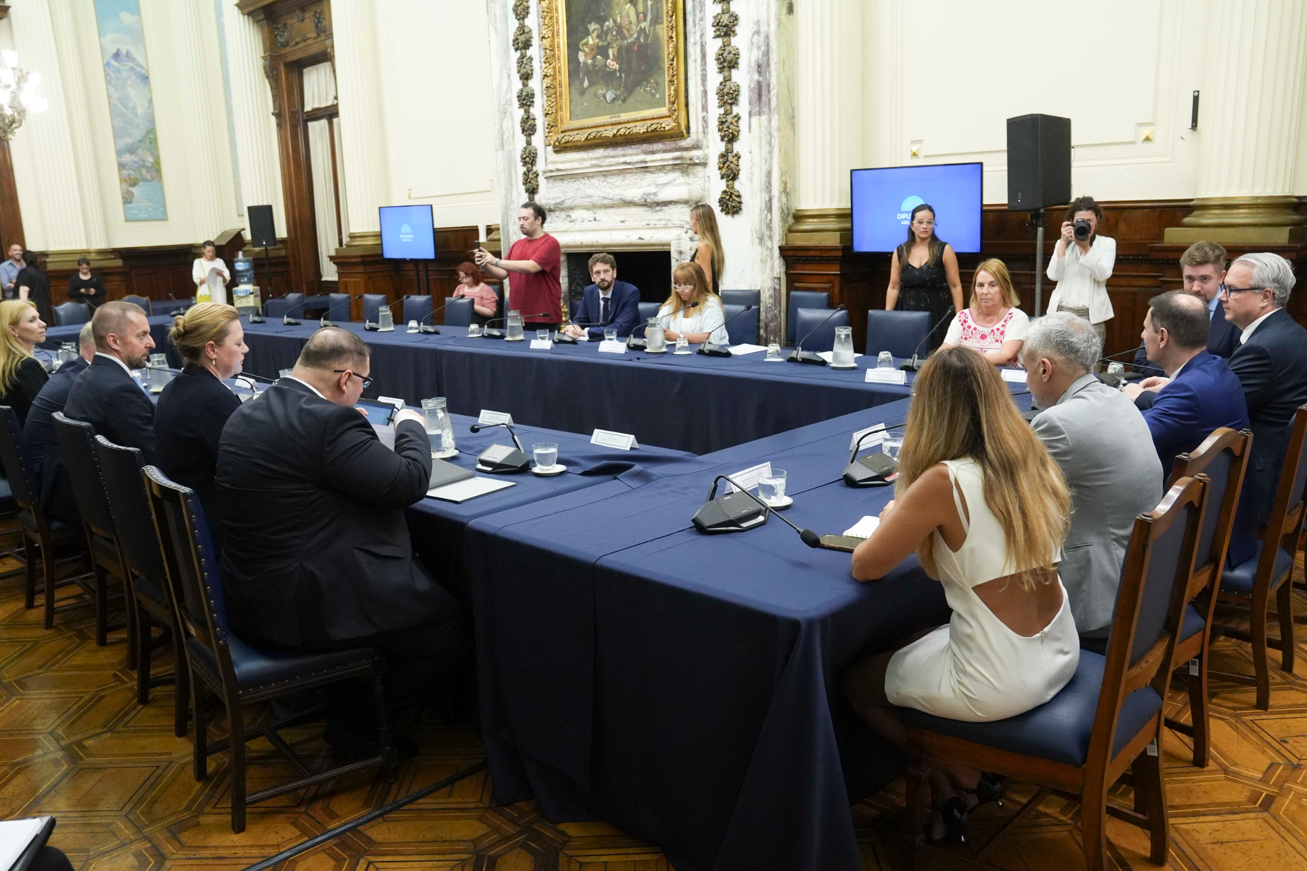 SE REUNIÓ EN DIPUTADOS EL GRUPO PARLAMENTARIO DE AMISTAD CON HUNGRÍA SE REUNIÓ EN DIPUTADOS EL GRUPO PARLAMENTARIO DE AMISTAD CON HUNGRÍA