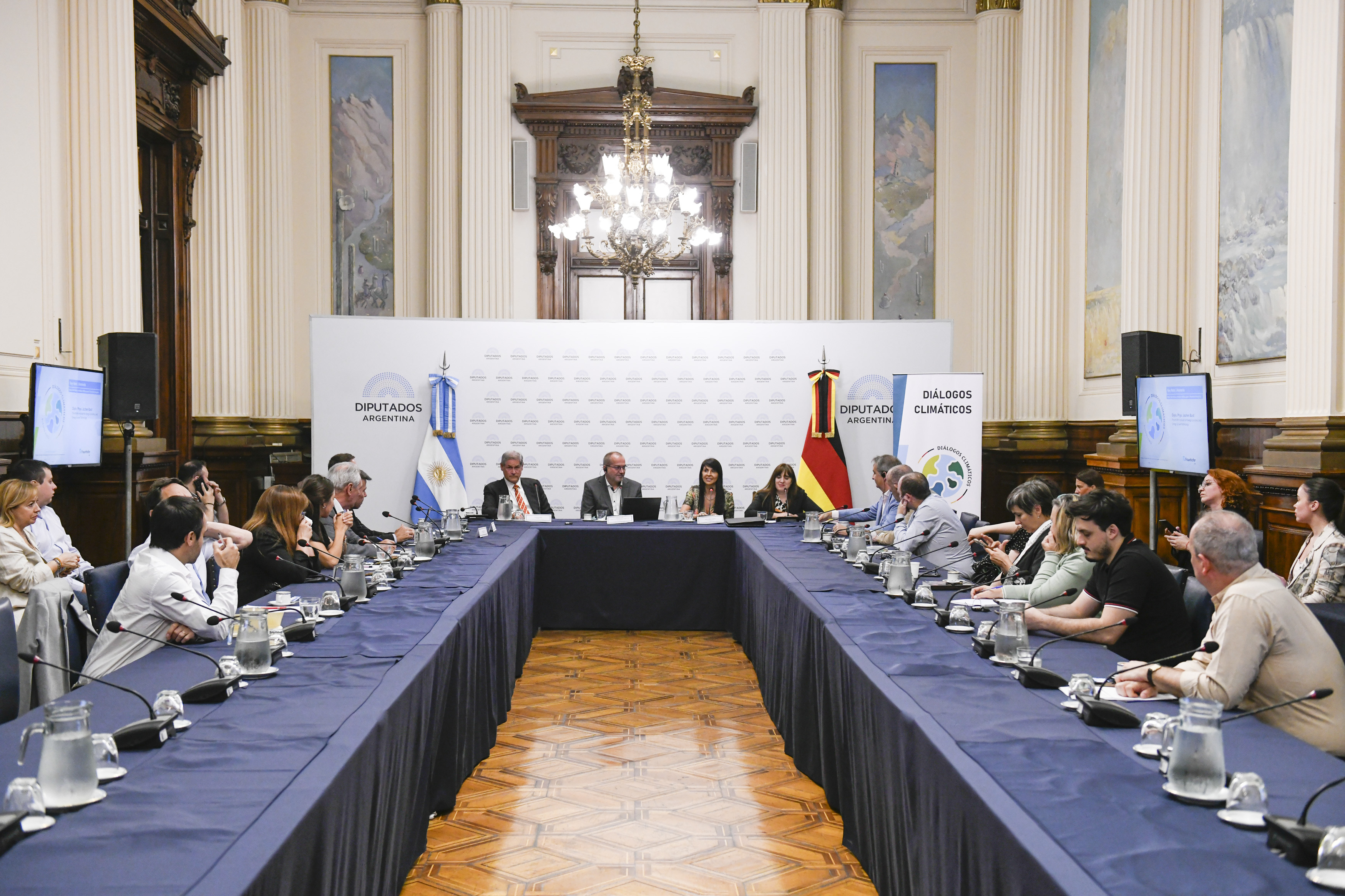 DIÁLOGOS CLIMÁTICOS 2024: SE REALIZÓ UN CONVERSATORIO SOBRE ENERGÍAS RENOVABLES E HIDRÓGENO VERDE