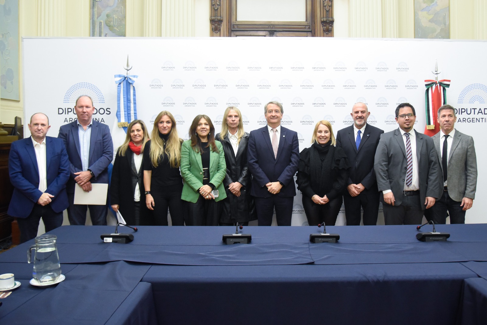 QUEDÓ CONSTITUÍDO EL GRUPO PARLAMENTARIO DE AMISTAD CON EMIRATOS ÁRABES UNIDOS QUEDÓ CONSTITUÍDO EL GRUPO PARLAMENTARIO DE AMISTAD CON EMIRATOS ÁRABES UNIDOS