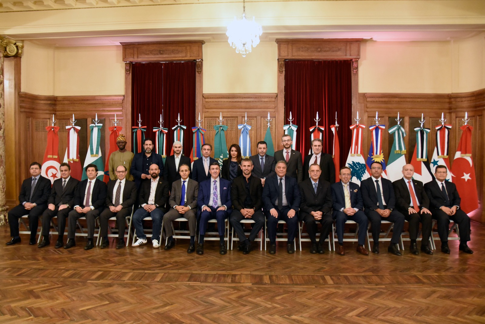 MENEM MANTUVO UN ENCUENTRO CON REPRESENTANTES DE LOS PAÍSES ÁRABES E ISLÁMICOS PARA PROFUNDIZAR LOS LAZOS DE AMISTAD MENEM MANTUVO UN ENCUENTRO CON REPRESENTANTES DE LOS PAÍSES ÁRABES E ISLÁMICOS PARA PROFUNDIZAR LOS LAZOS DE AMISTAD