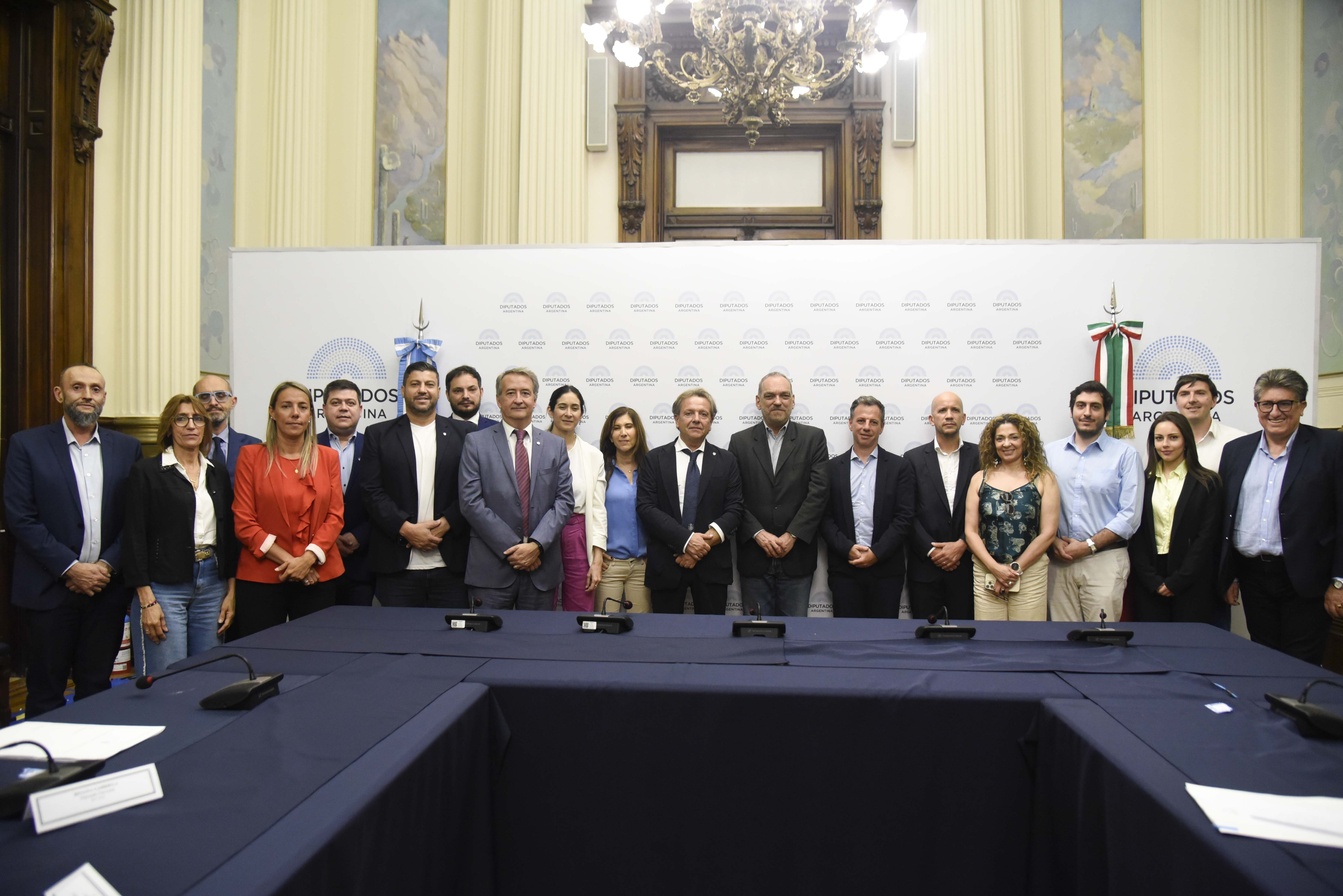EL GRUPO PARLAMENTARIO DE AMISTAD CON ITALIA RECIBIÓ AL DIRECTOR DEL CONSORCIO UNIVERSITARIO DE ESE PAÍS EL GRUPO PARLAMENTARIO DE AMISTAD CON ITALIA RECIBIÓ AL DIRECTOR DEL CONSORCIO UNIVERSITARIO DE ESE PAÍS
