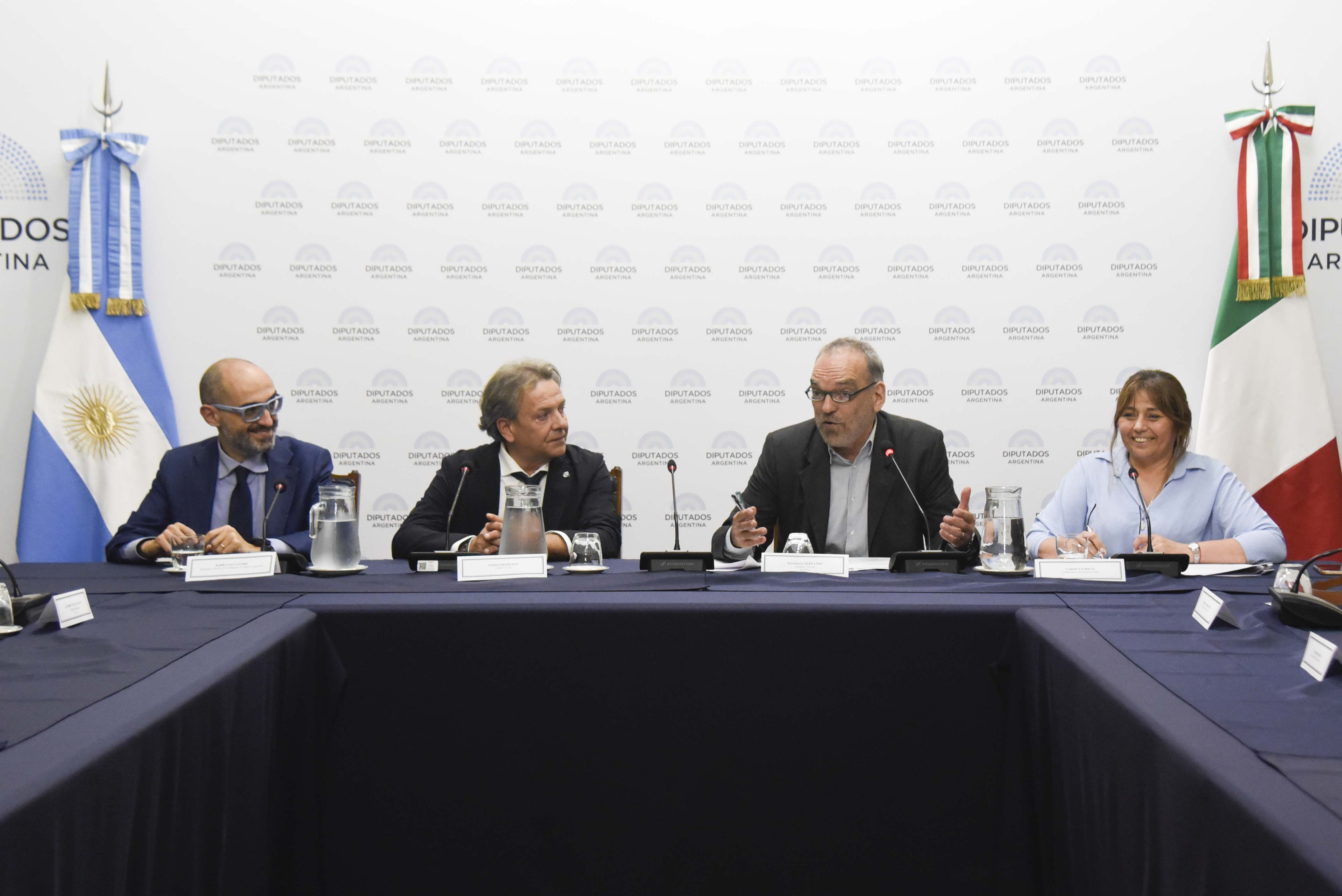 EL GRUPO PARLAMENTARIO DE AMISTAD CON ITALIA RECIBIÓ AL DIRECTOR DEL CONSORCIO UNIVERSITARIO DE ESE PAÍS EL GRUPO PARLAMENTARIO DE AMISTAD CON ITALIA RECIBIÓ AL DIRECTOR DEL CONSORCIO UNIVERSITARIO DE ESE PAÍS