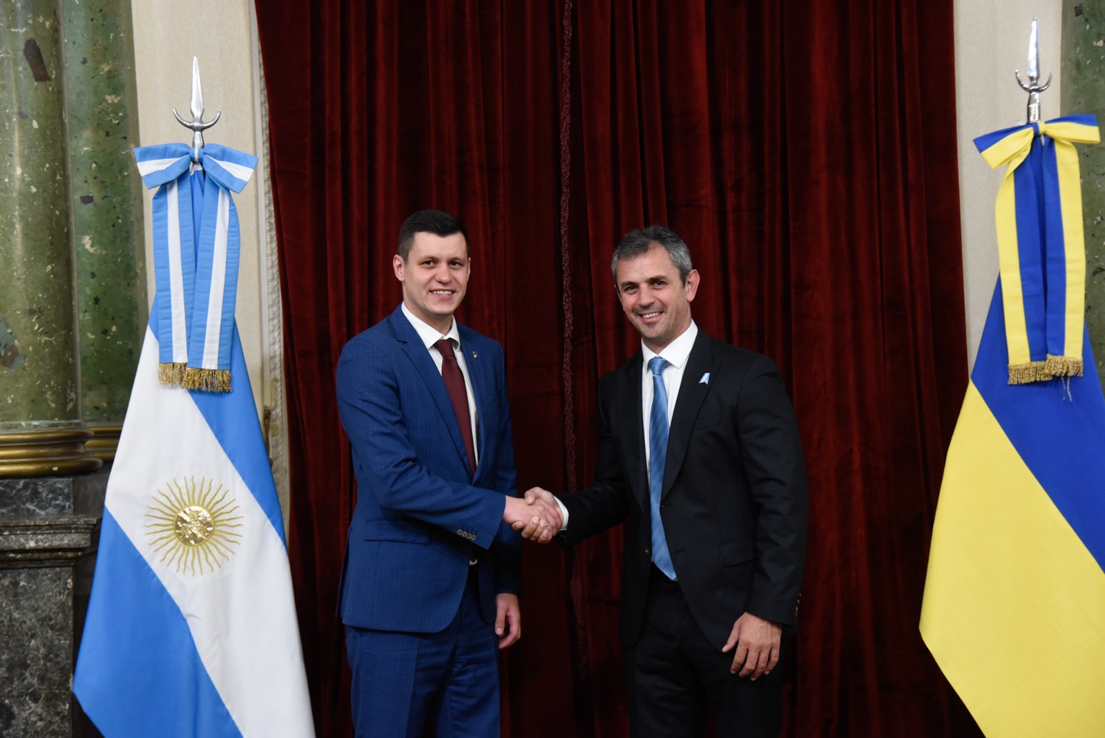 MARTÍN MENEM RECIBIÓ A UNA DELEGACIÓN DE UCRANIA MARTÍN MENEM RECIBIÓ A UNA DELEGACIÓN DE UCRANIA