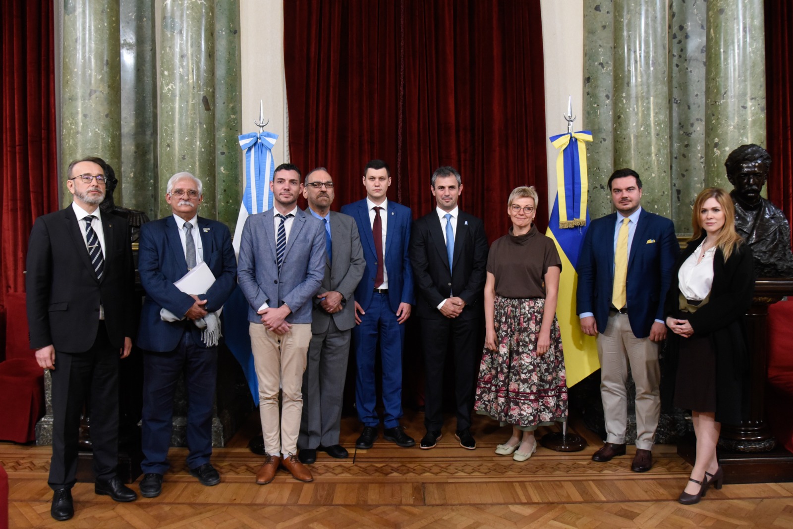 MARTÍN MENEM RECIBIÓ A UNA DELEGACIÓN DE UCRANIA MARTÍN MENEM RECIBIÓ A UNA DELEGACIÓN DE UCRANIA