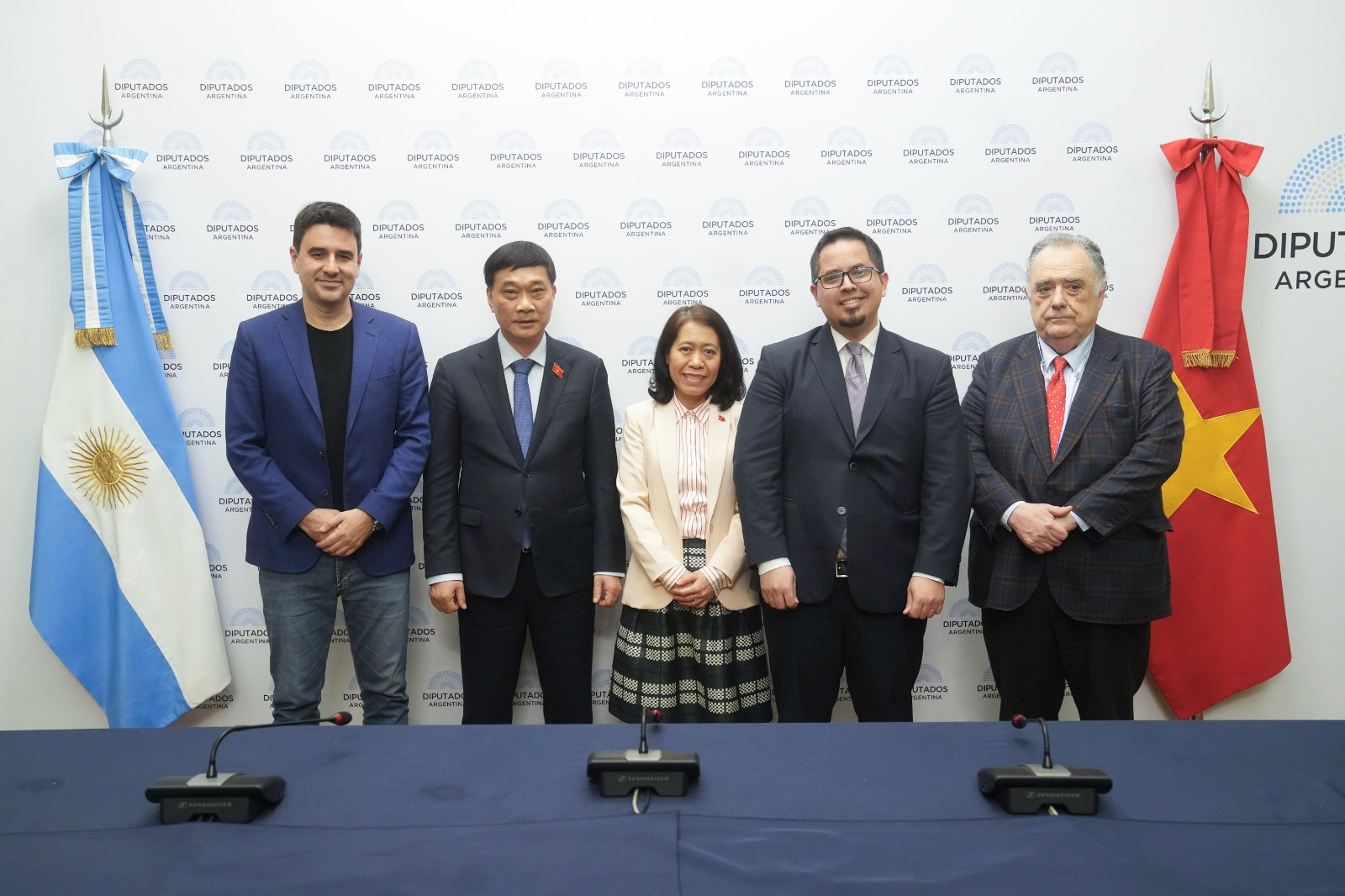 CON EJE EN PROMOVER VÍNCULOS COMERCIALES, EL GRUPO PARLAMENTARIO DE AMISTAD CON VIETNAM RECIBIÓ A SU EMBAJADORA CON EJE EN PROMOVER VÍNCULOS COMERCIALES, EL GRUPO PARLAMENTARIO DE AMISTAD CON VIETNAM RECIBIÓ A SU EMBAJADORA