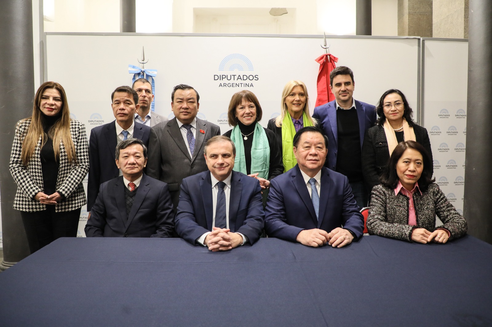 DIPUTADOS RECIBIÓ A UNA DELEGACIÓN DE VIETNAM DIPUTADOS RECIBIÓ A UNA DELEGACIÓN DE VIETNAM