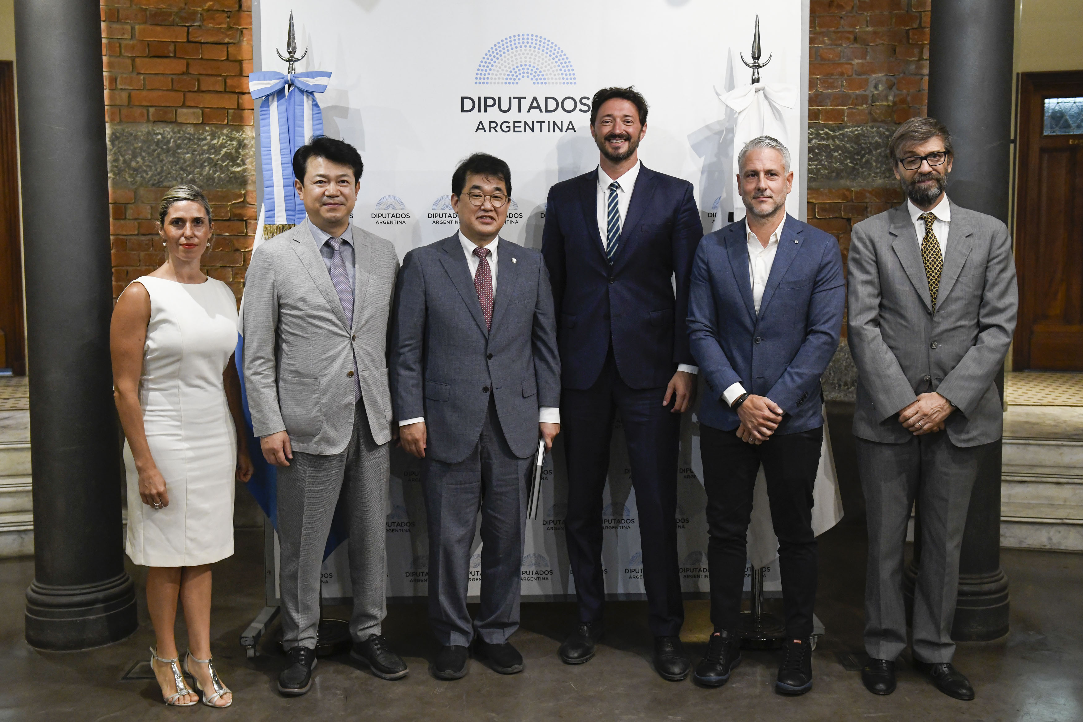 EL PRESIDENTE DEL GRUPO PARLAMENTARIO DE AMISTAD CON LA REPÚBLICA DE COREA RECIBIÓ A UNA DELEGACIÓN DEL PAÍS ASIÁTICO