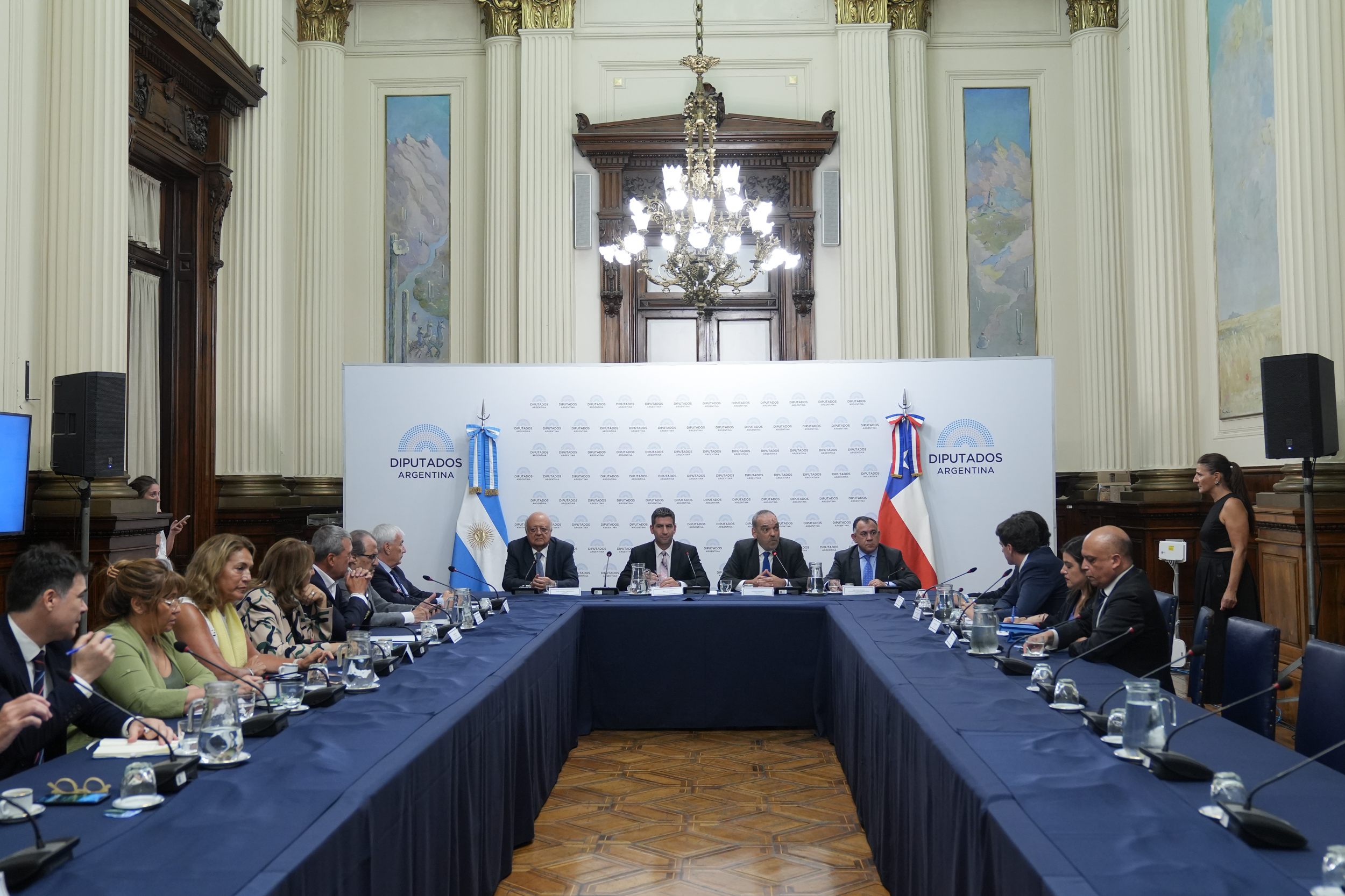 CONMEMORAN EL 40° ANIVERSARIO DEL TRATADO DE PAZ Y AMISTAD ENTRE ARGENTINA Y CHILE CONMEMORAN EL 40° ANIVERSARIO DEL TRATADO DE PAZ Y AMISTAD ENTRE ARGENTINA Y CHILE