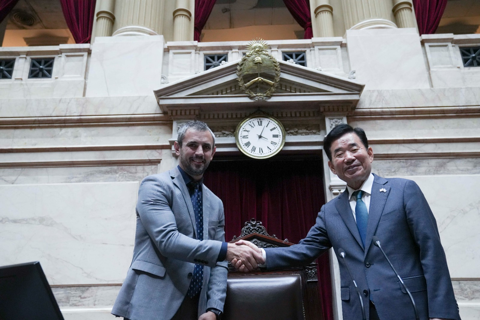 MARTIN MENEM RECIBIÓ POR PRIMERA VEZ AL PRESIDENTE DE LA ASAMBLEA NACIONAL DE COREA DEL SUR, KIM JIM PYO MARTIN MENEM RECIBIÓ POR PRIMERA VEZ AL PRESIDENTE DE LA ASAMBLEA NACIONAL DE COREA DEL SUR, KIM JIM PYO