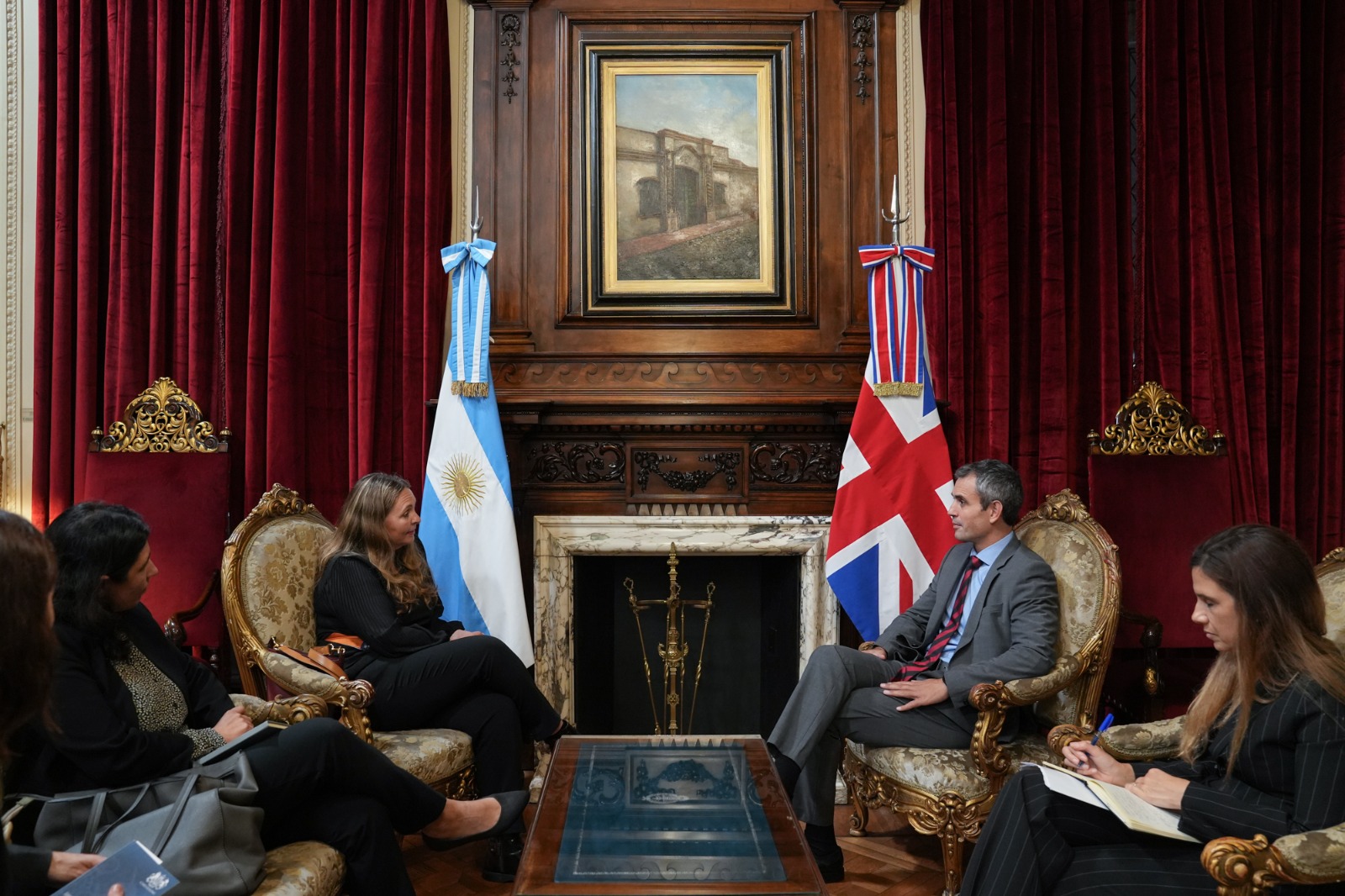 MARTIN MENEM RECIBIÓ A LA EMBAJADORA DEL REINO UNIDO EN DIPUTADOS MARTIN MENEM RECIBIÓ A LA EMBAJADORA DEL REINO UNIDO EN DIPUTADOS