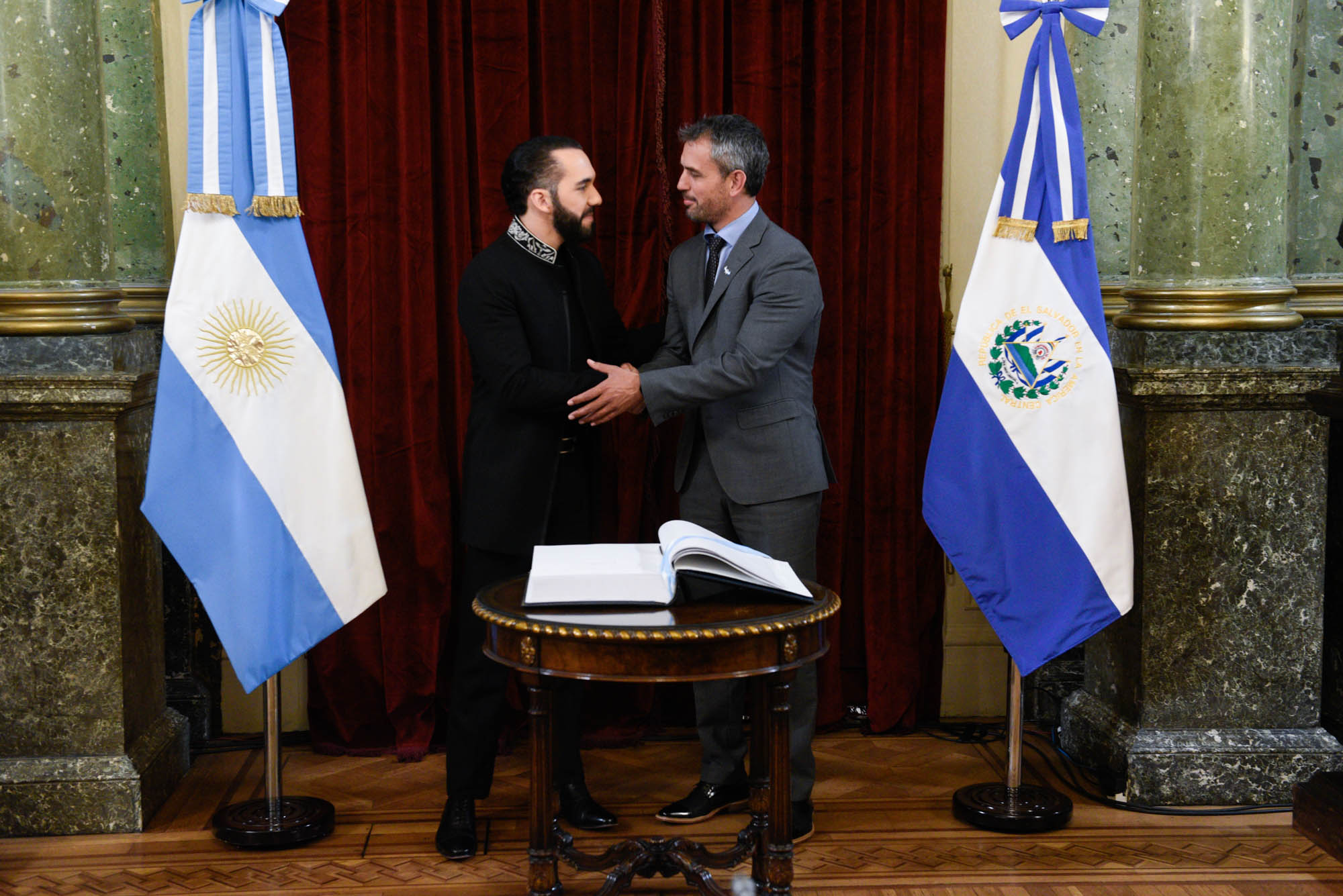 EN SU PASO POR EL CONGRESO, NAYIB BUKELE MANTUVO UN ENCUENTRO CON MARTIN MENEM EN SU PASO POR EL CONGRESO, NAYIB BUKELE MANTUVO UN ENCUENTRO CON MARTIN MENEM