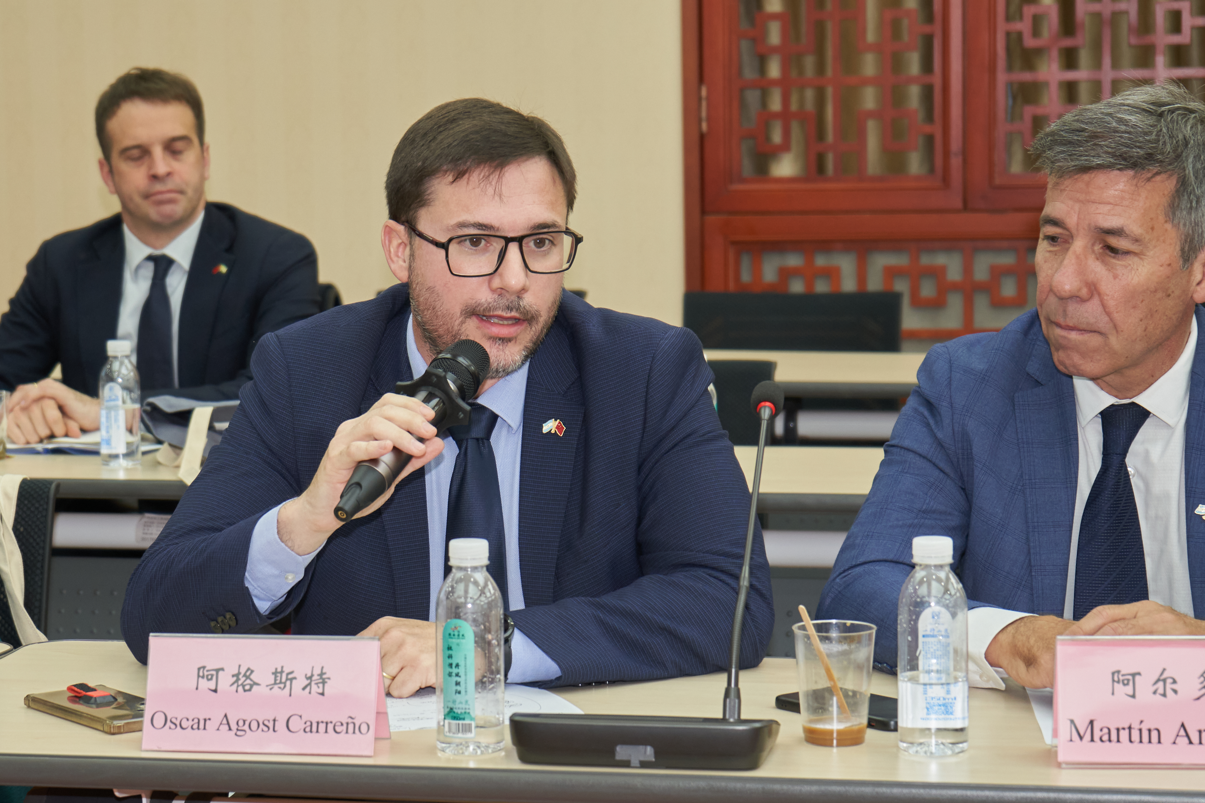 CHINA RECIBIÓ A UNA DELEGACIÓN DE DIPUTADOS NACIONALES CHINA RECIBIÓ A UNA DELEGACIÓN DE DIPUTADOS NACIONALES
