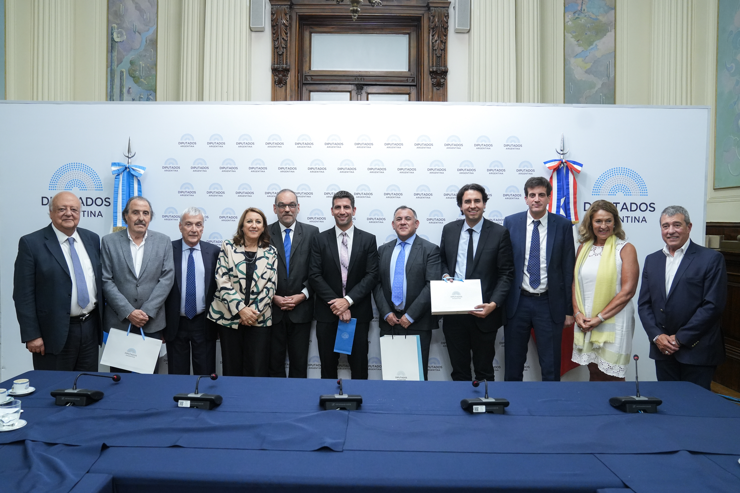 CONMEMORAN EL 40° ANIVERSARIO DEL TRATADO DE PAZ Y AMISTAD ENTRE ARGENTINA Y CHILE CONMEMORAN EL 40° ANIVERSARIO DEL TRATADO DE PAZ Y AMISTAD ENTRE ARGENTINA Y CHILE