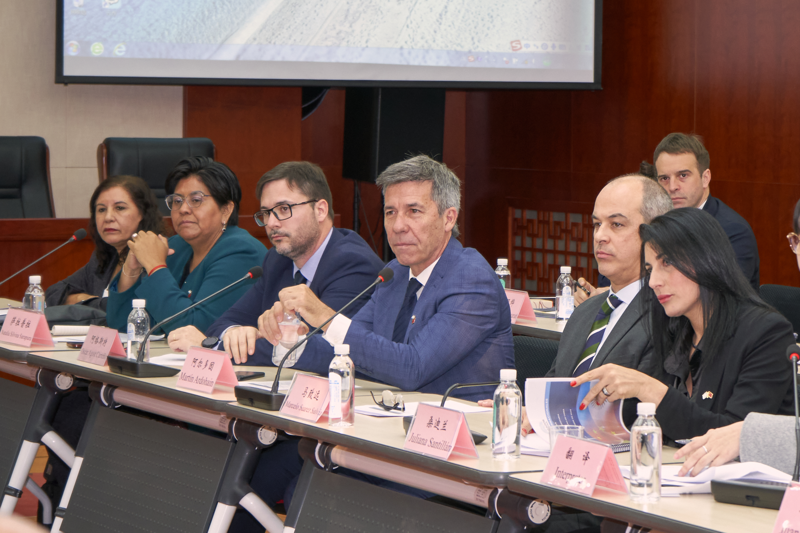 CHINA RECIBIÓ A UNA DELEGACIÓN DE DIPUTADOS NACIONALES CHINA RECIBIÓ A UNA DELEGACIÓN DE DIPUTADOS NACIONALES
