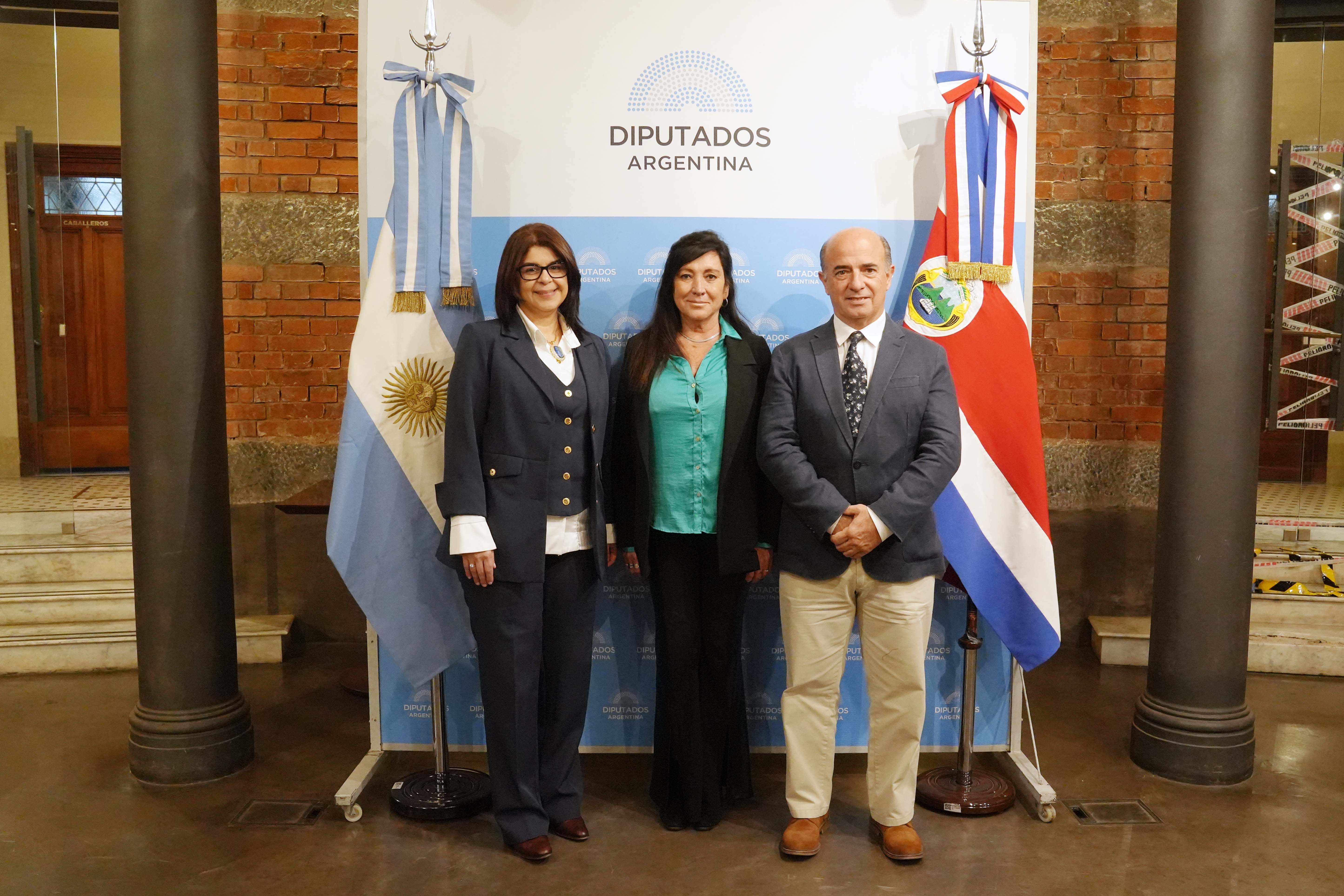 CON LA PRESENCIA DE LA EMBAJADORA, SE CONSTITUYÓ EL GRUPO PARLAMENTARIO DE AMISTAD CON LA REPÚBLICA DE COSTA RICA CON LA PRESENCIA DE LA EMBAJADORA, SE CONSTITUYÓ EL GRUPO PARLAMENTARIO DE AMISTAD CON LA REPÚBLICA DE COSTA RICA