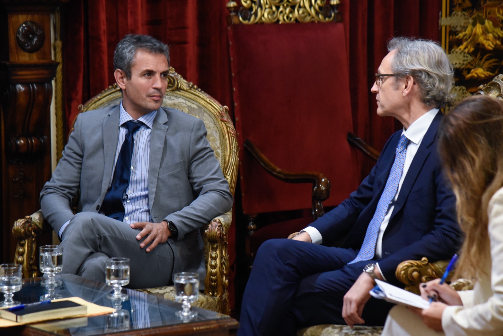 MENEM RECIBIÓ A REPRESENTANTES DE SUIZA Y NORUEGA PARA AFIANZAR LAS RELACIONES BILATERALES MENEM RECIBIÓ A REPRESENTANTES DE SUIZA Y NORUEGA PARA AFIANZAR LAS RELACIONES BILATERALES