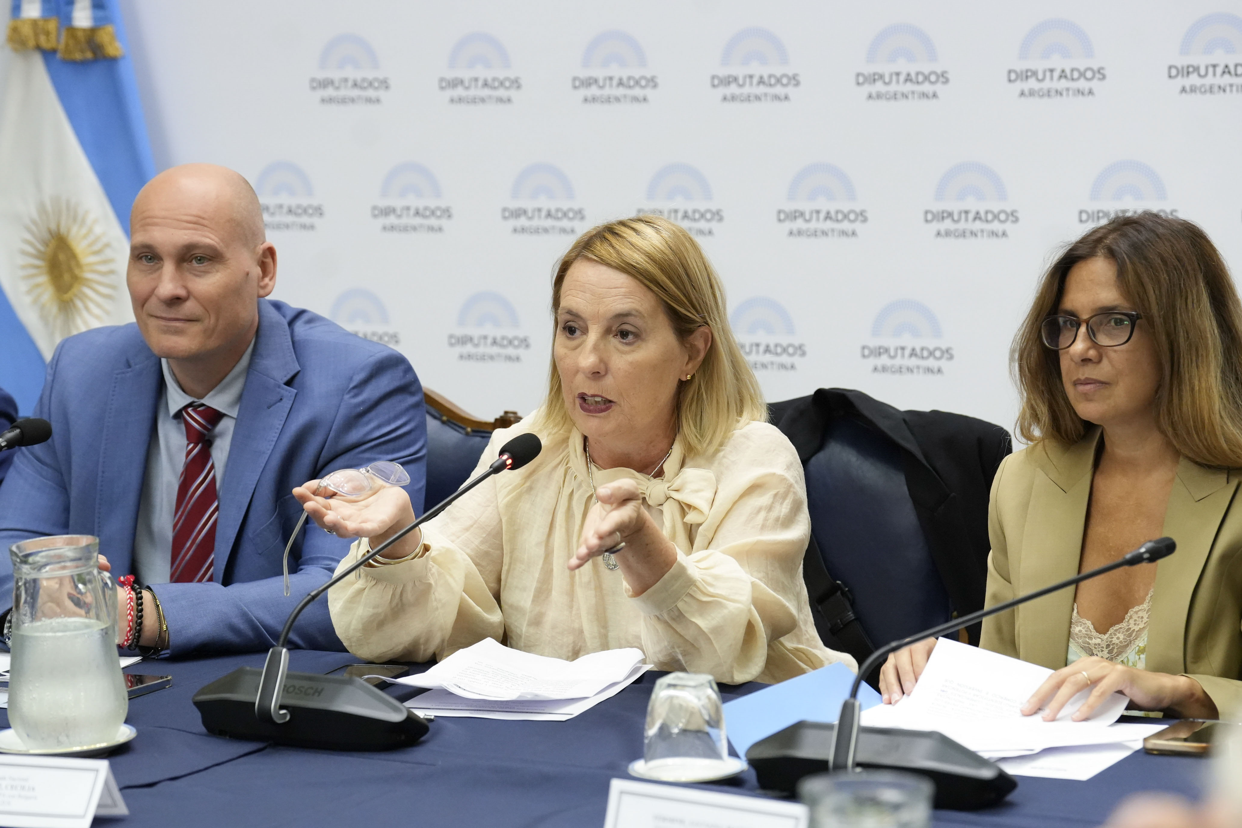 SE PRESENTÓ EL PROYECTO “OPORTUNIDADES DE COMERCIO E INVERSIÓN DESDE LA DIPLOMACIA PARLAMENTARIA” SE PRESENTÓ EL PROYECTO “OPORTUNIDADES DE COMERCIO E INVERSIÓN DESDE LA DIPLOMACIA PARLAMENTARIA”