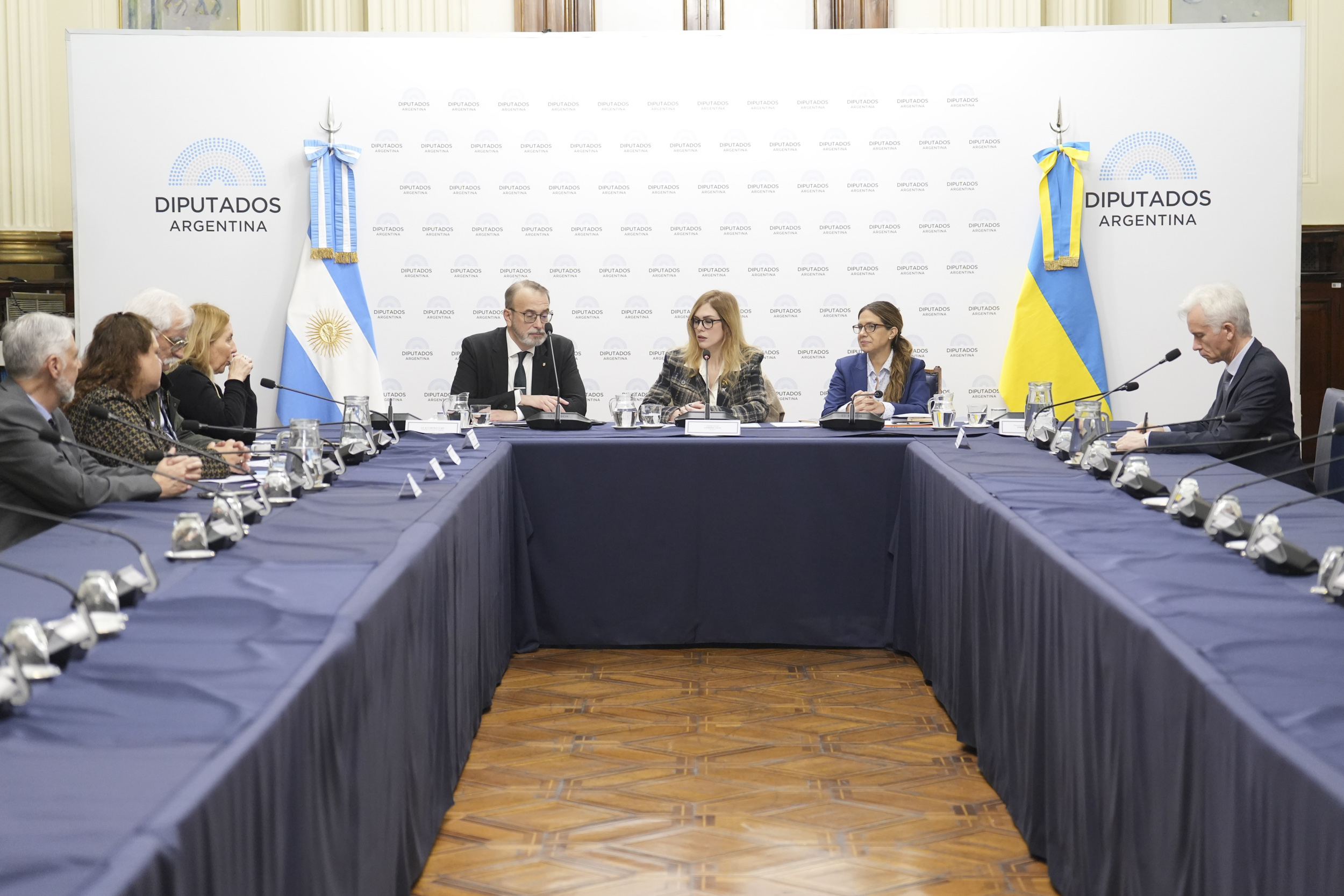 CON LA PRESENCIA DEL EMBAJADOR, SE CONSTITUYÓ EL GRUPO PARLAMENTARIO DE AMISTAD CON UCRANIA