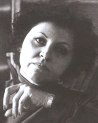 retrato de la artista en blanco y negro