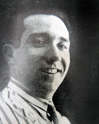 Fotografía del artista en blanco y negro